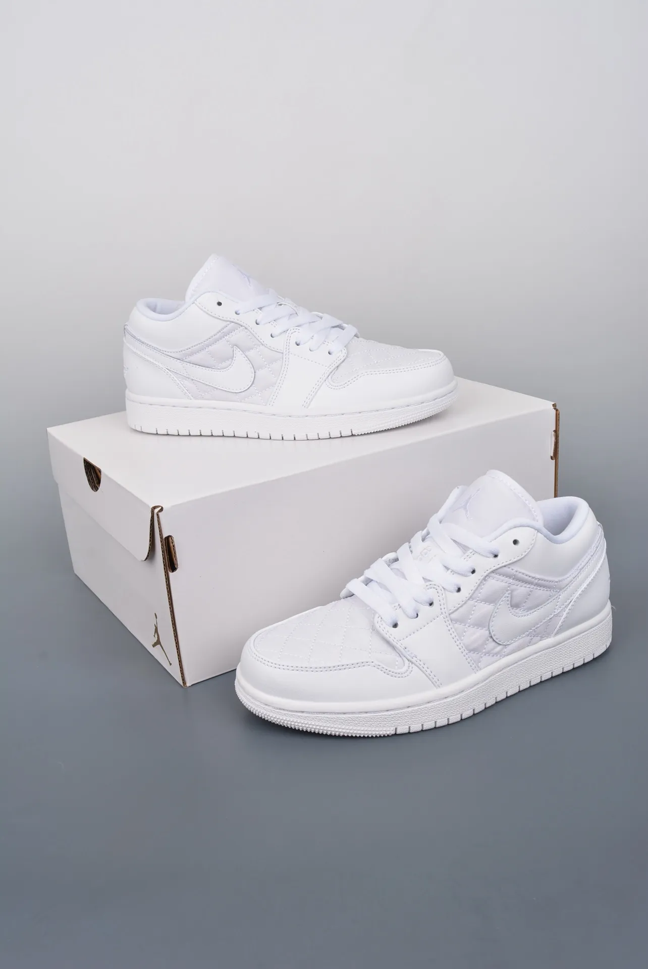 Air Jordan 1 Low Quilted 'Triple White' Women's Replica Review | YtaYta