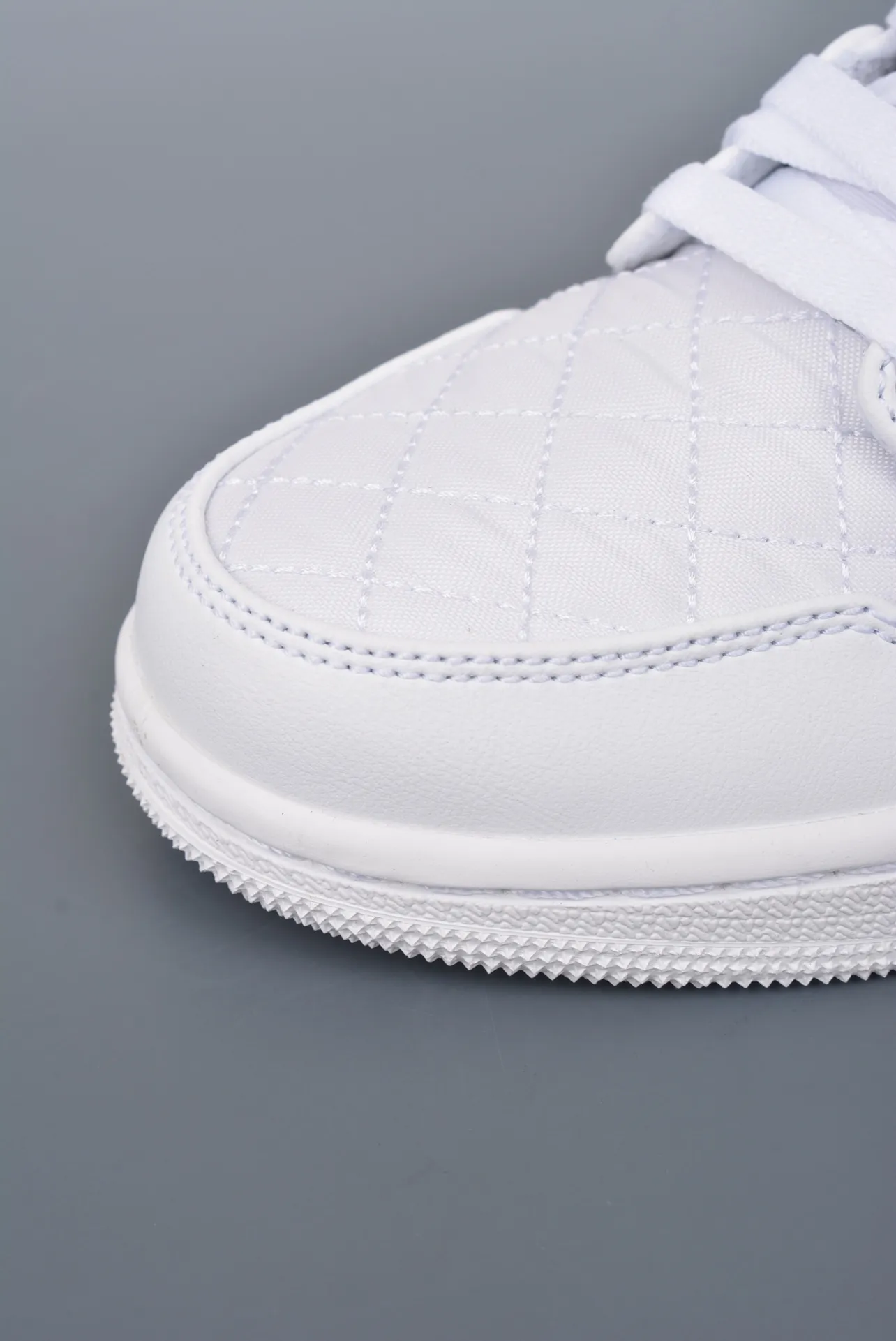 Air Jordan 1 Low Quilted 'Triple White' Women's Replica Review | YtaYta