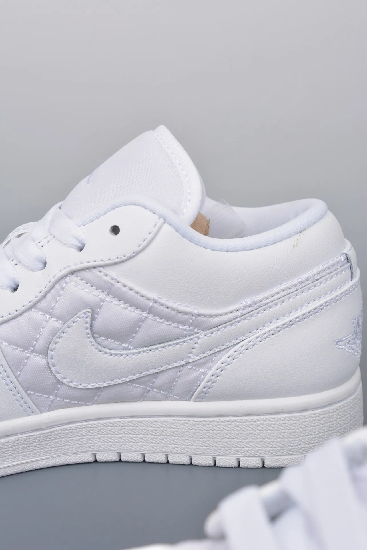 Air Jordan 1 Low Quilted 'Triple White' Women's Replica Review | YtaYta