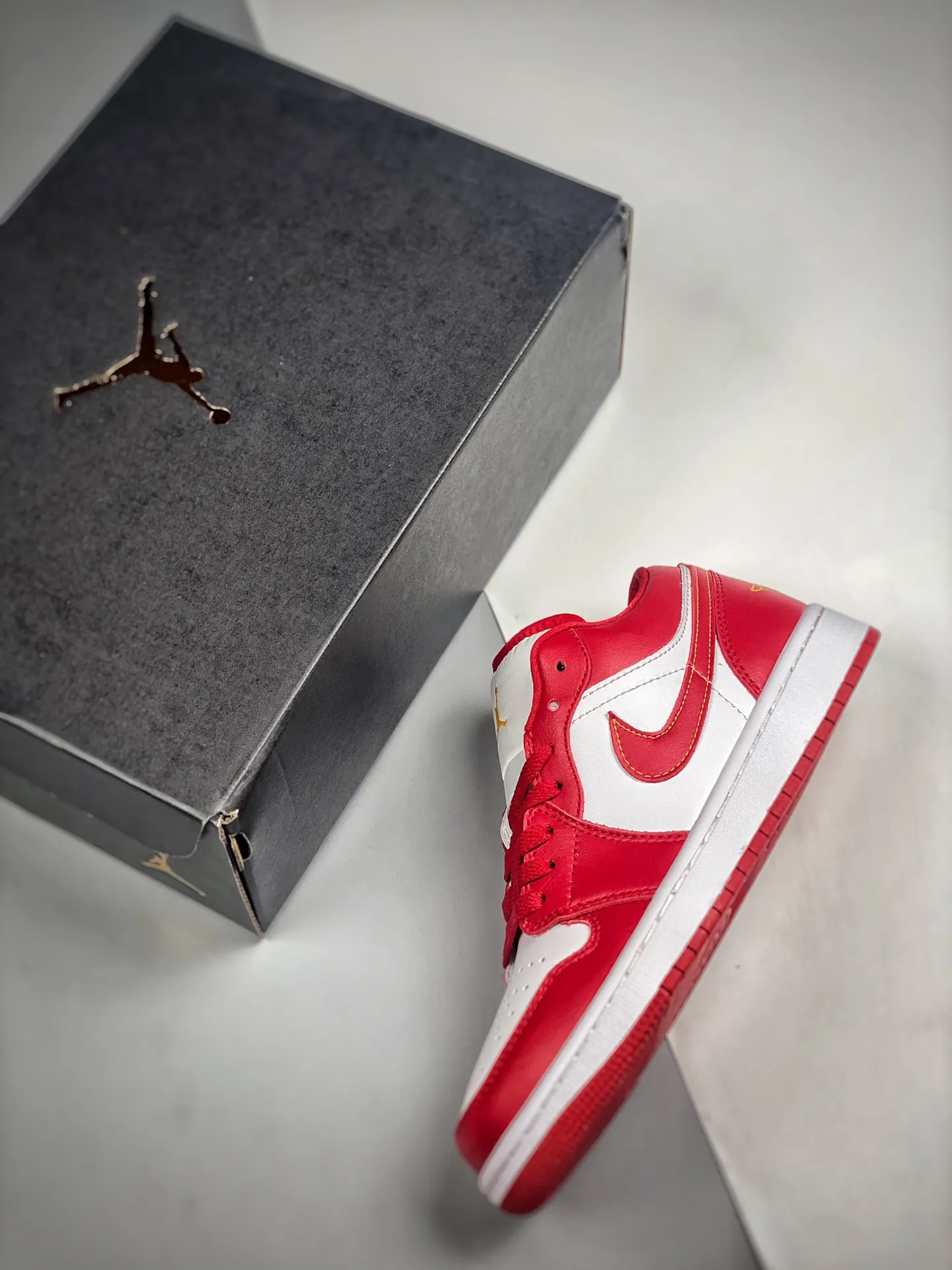 Fake Rep Replica Air Jordan 1 Low Cardinal Red Curry White Review | YtaYta