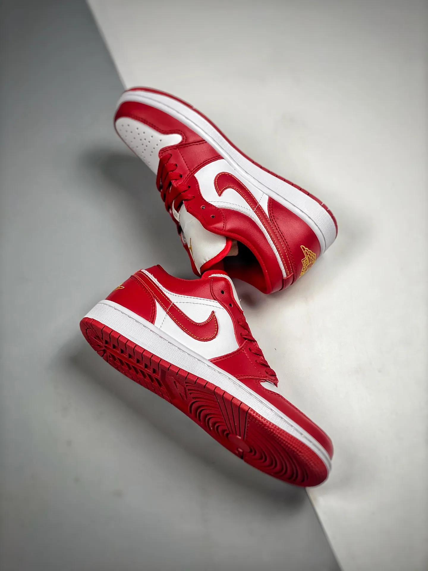 Fake Rep Replica Air Jordan 1 Low Cardinal Red Curry White Review | YtaYta