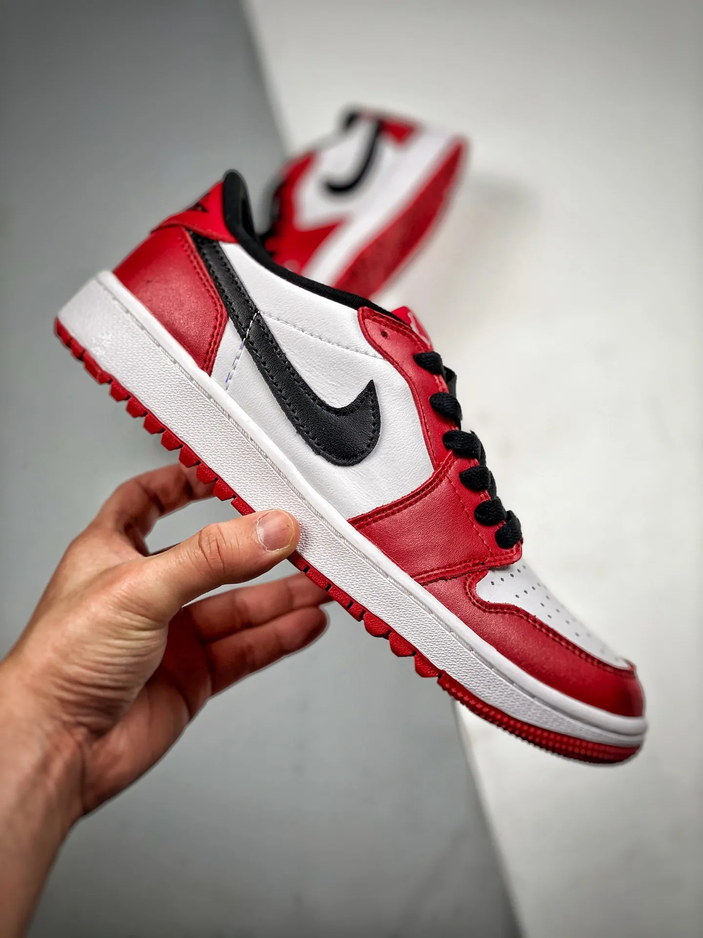 Exploring the Phenomenon of Fake Rep Replica Air Jordan 1 Lows in 'Chicago' Colorway | YtaYta