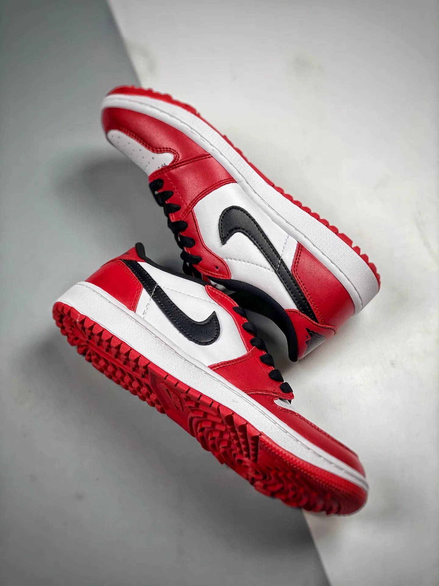 Exploring the Phenomenon of Fake Rep Replica Air Jordan 1 Lows in 'Chicago' Colorway | YtaYta