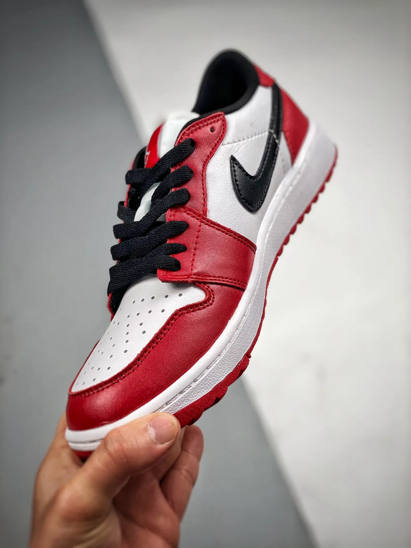 Exploring the Phenomenon of Fake Rep Replica Air Jordan 1 Lows in 'Chicago' Colorway | YtaYta