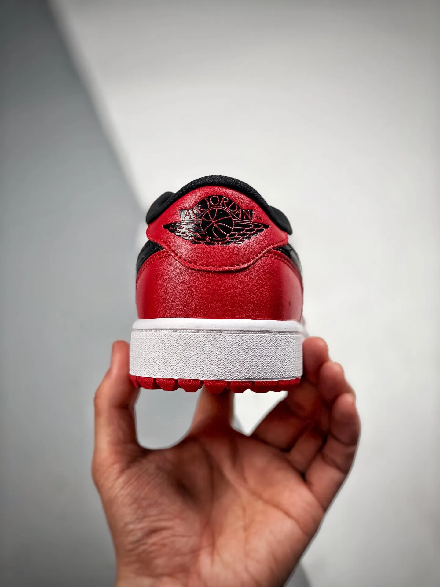 Exploring the Phenomenon of Fake Rep Replica Air Jordan 1 Lows in 'Chicago' Colorway | YtaYta