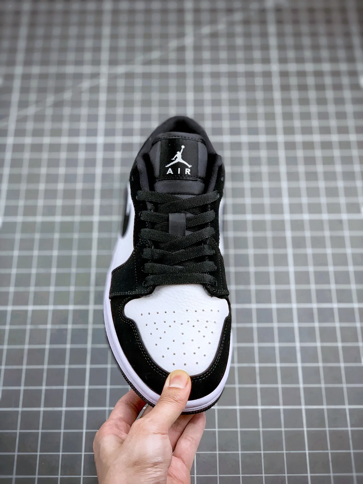 Exploring Fake Rep Replica Air Jordan 1 Lows: New Emerald to Panda | YtaYta