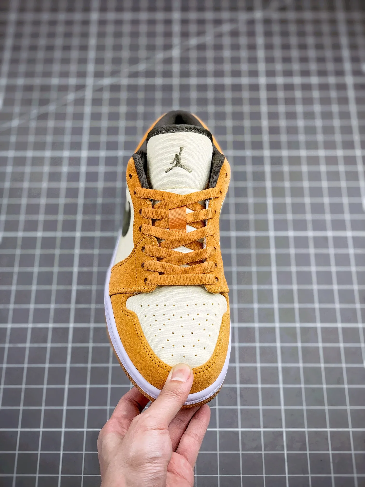 Replica Air Jordan 1 Low SE Curry Orange: The Affordable Alternative | YtaYta