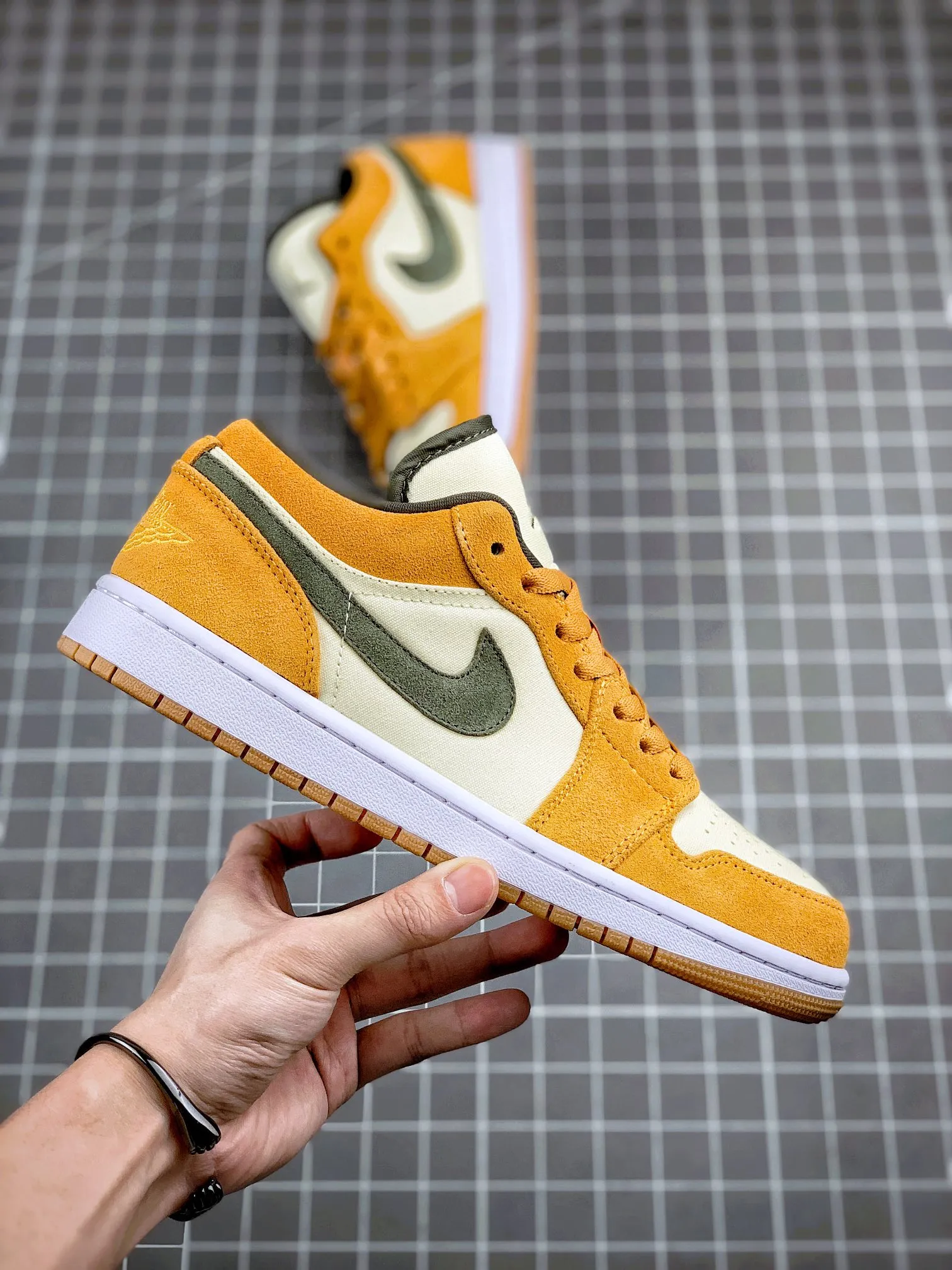 Replica Air Jordan 1 Low SE Curry Orange: The Affordable Alternative | YtaYta