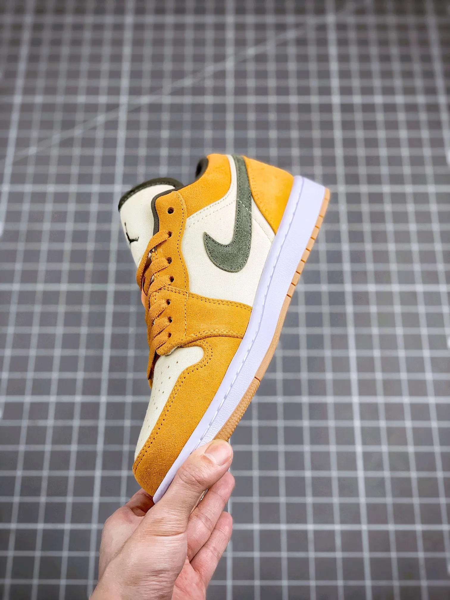 Replica Air Jordan 1 Low SE Curry Orange: The Affordable Alternative | YtaYta