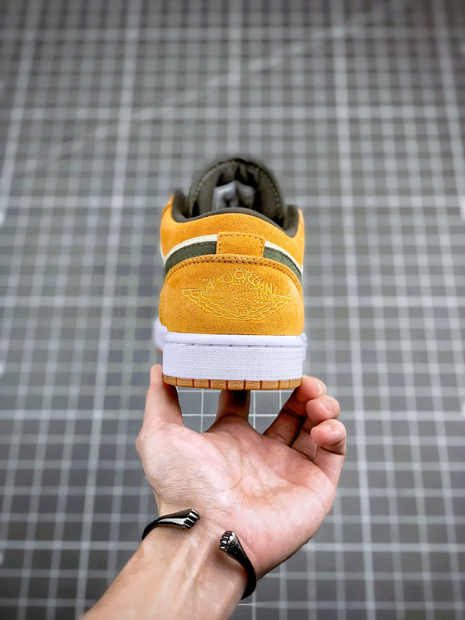 Replica Air Jordan 1 Low SE Curry Orange: The Affordable Alternative | YtaYta