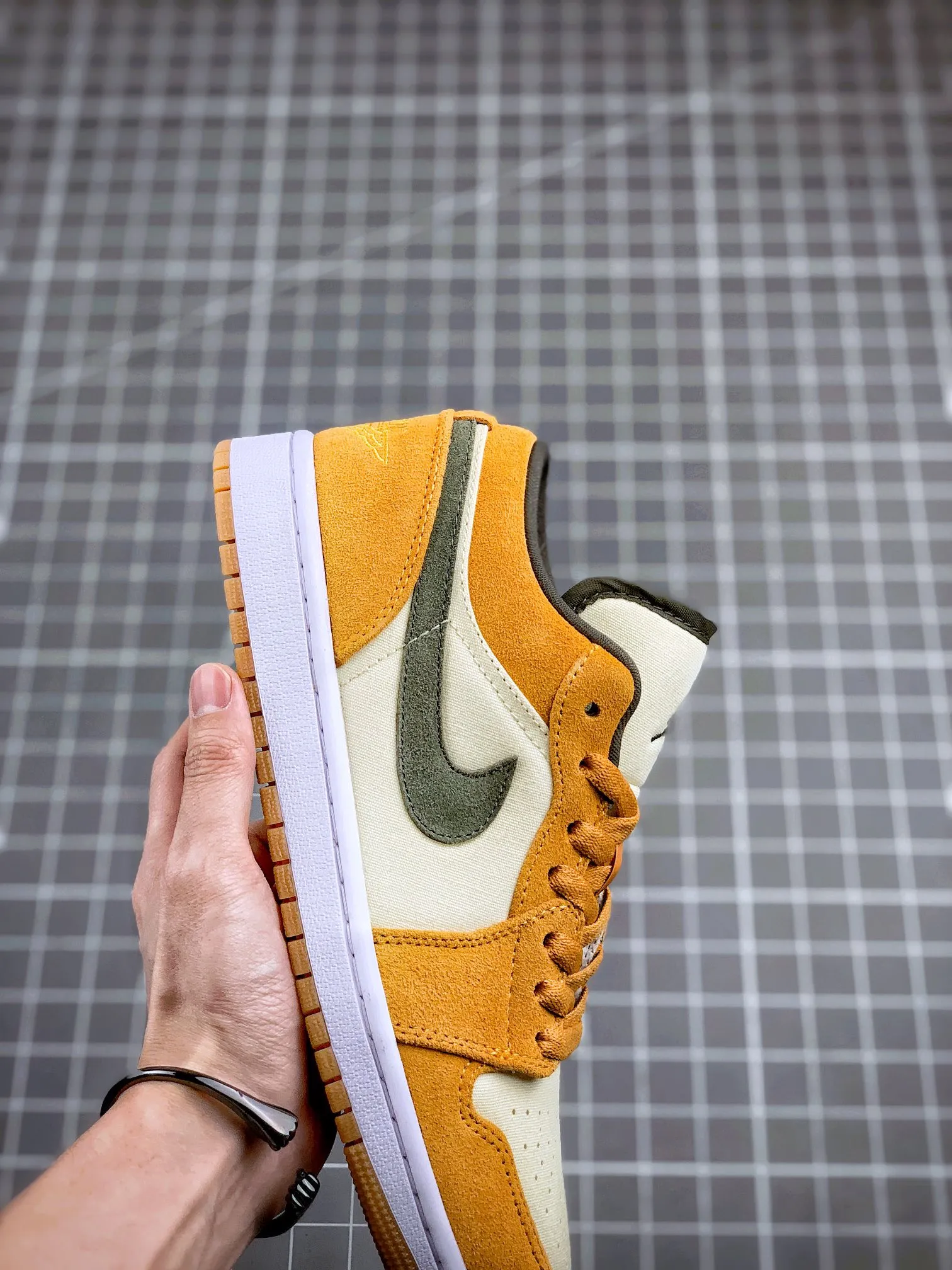 Replica Air Jordan 1 Low SE Curry Orange: The Affordable Alternative | YtaYta