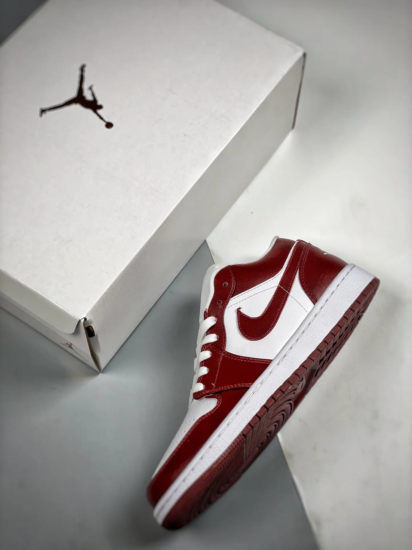 Air Jordan 1 Low Bordeaux Replica: Affordable Style for All Ages | YtaYta