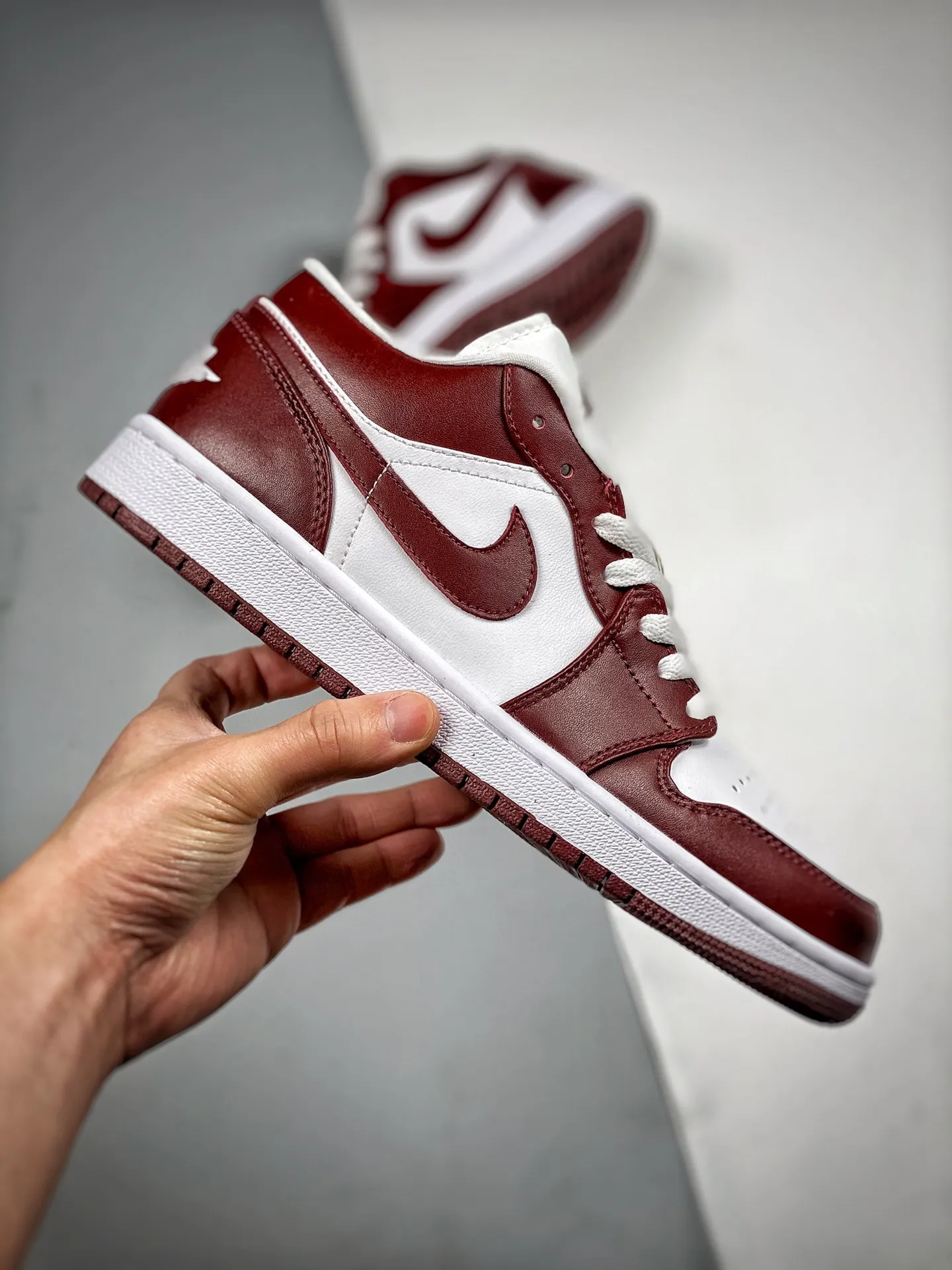 Air Jordan 1 Low Bordeaux Replica: Affordable Style for All Ages | YtaYta