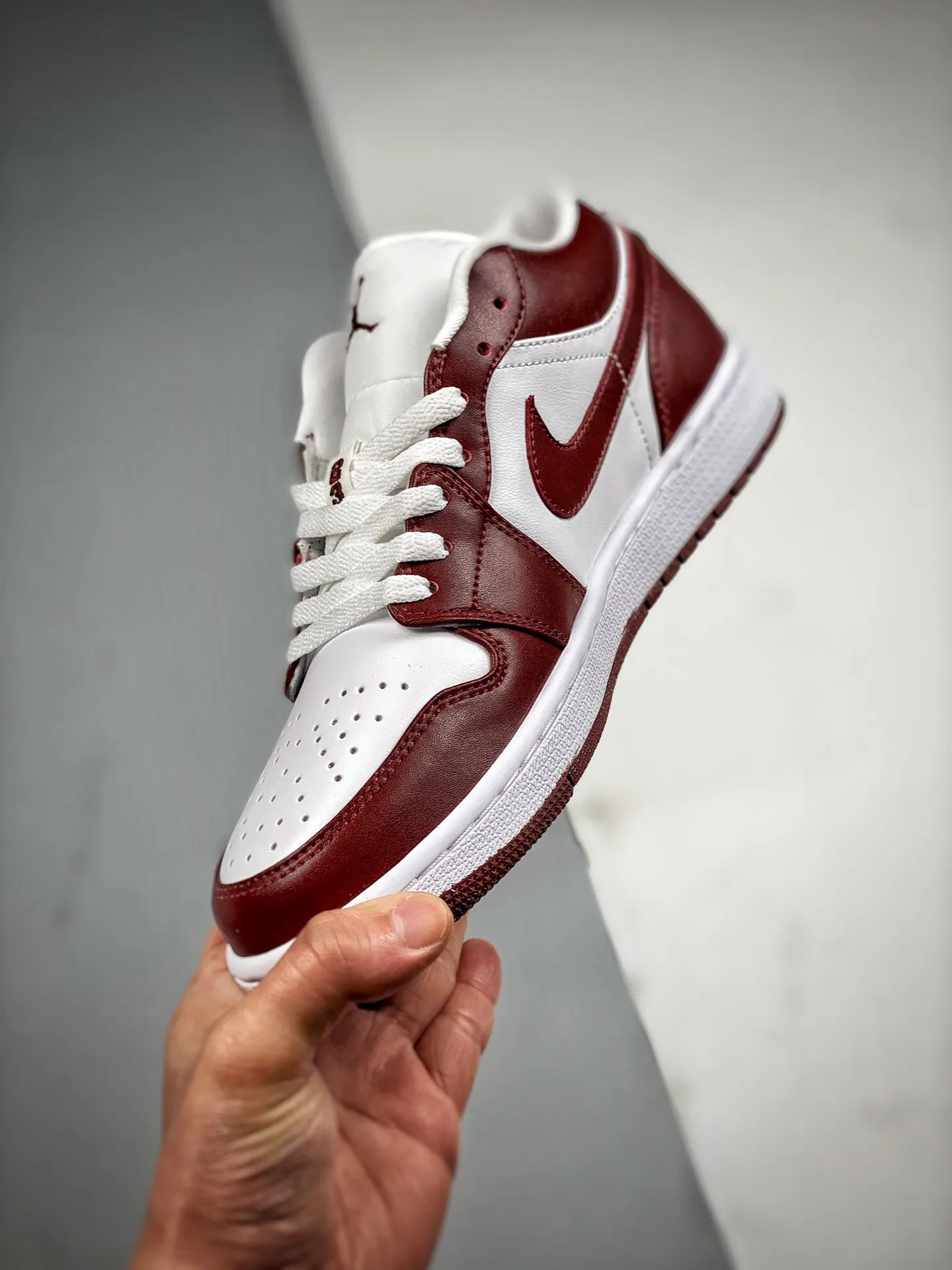 Air Jordan 1 Low Bordeaux Replica: Affordable Style for All Ages | YtaYta