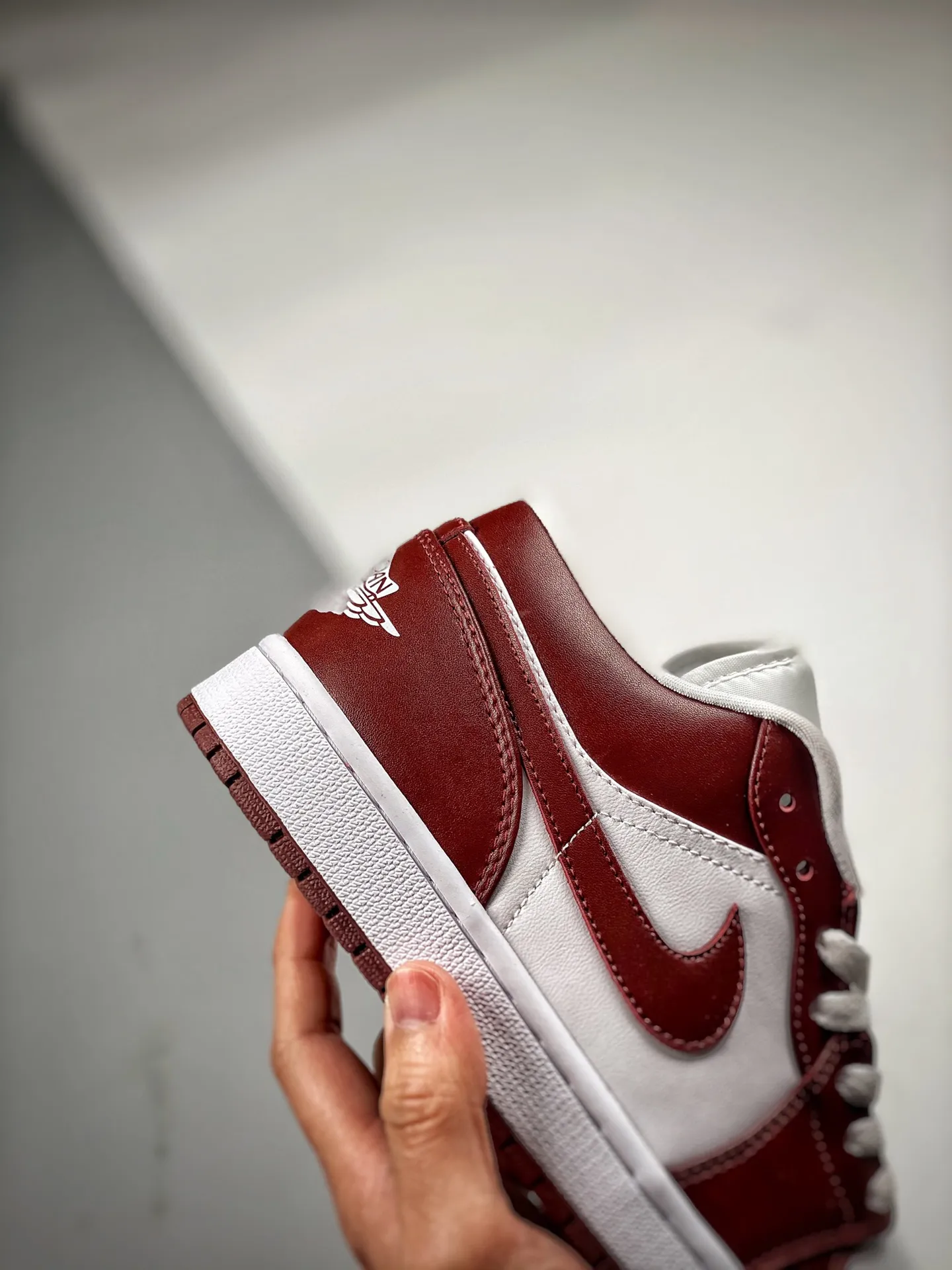 Air Jordan 1 Low Bordeaux Replica: Affordable Style for All Ages | YtaYta