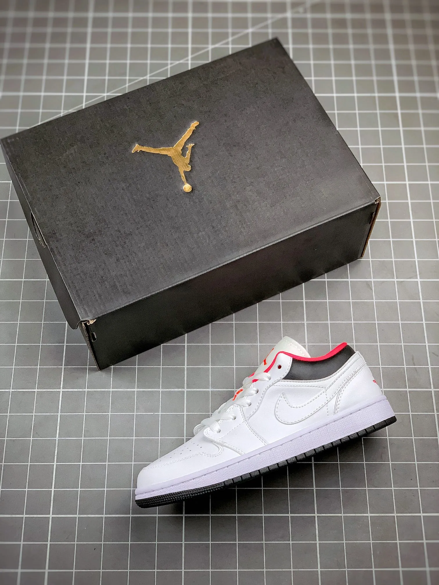 Air Jordan 1 Low GS 'Chicago Home' Replica - A Detailed Review | YtaYta