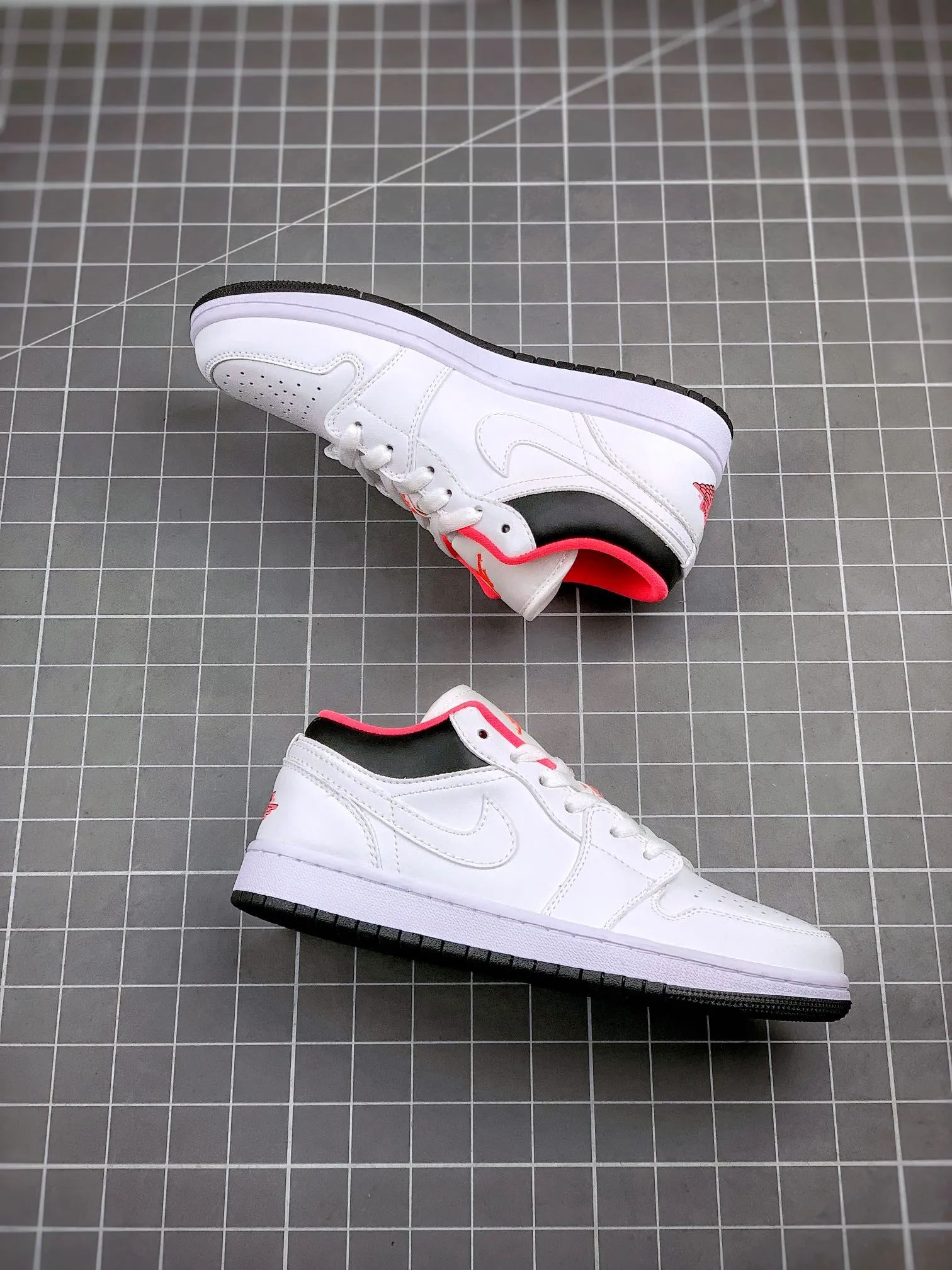 Air Jordan 1 Low GS 'Chicago Home' Replica - A Detailed Review | YtaYta