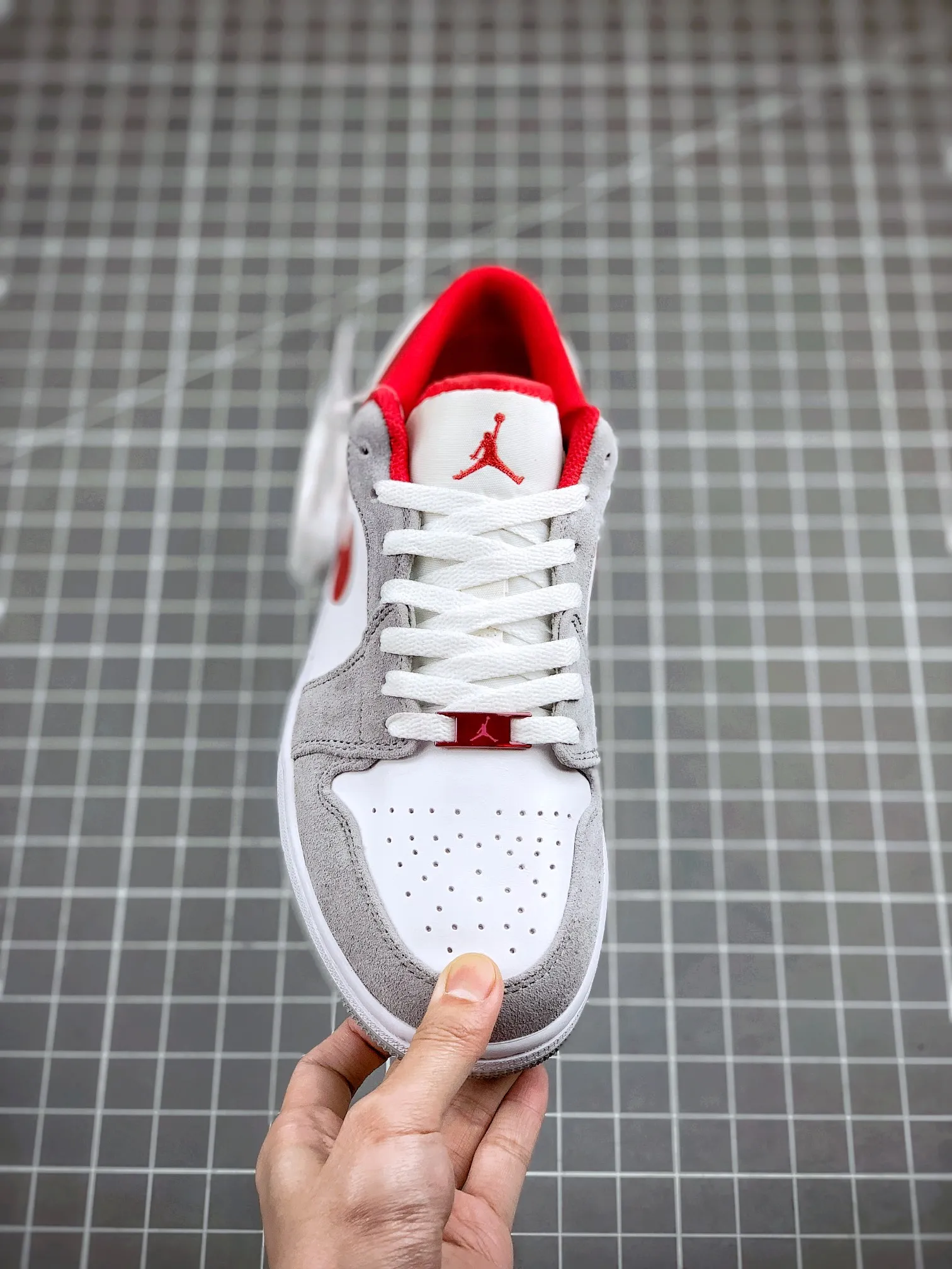 Air Jordan 1 Low SE 'Light Smoke Grey Gym Red' Replica: Stylish Comfort | YtaYta