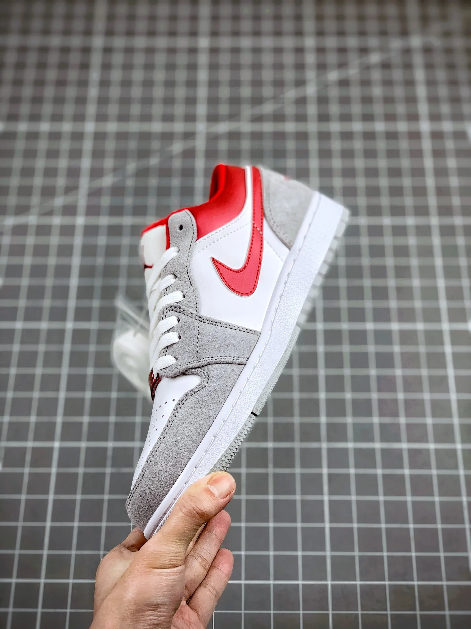 Air Jordan 1 Low SE 'Light Smoke Grey Gym Red' Replica: Stylish Comfort | YtaYta