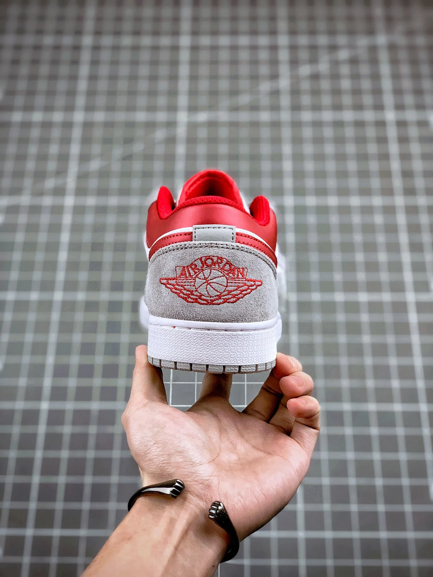 Air Jordan 1 Low SE 'Light Smoke Grey Gym Red' Replica: Stylish Comfort | YtaYta