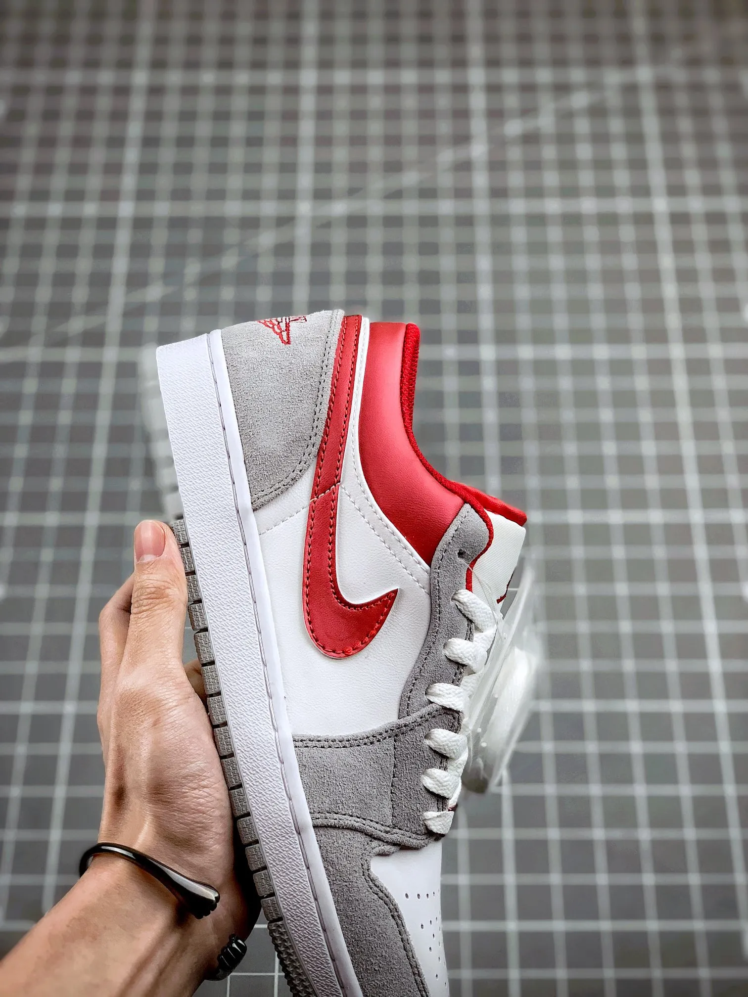 Air Jordan 1 Low SE 'Light Smoke Grey Gym Red' Replica: Stylish Comfort | YtaYta