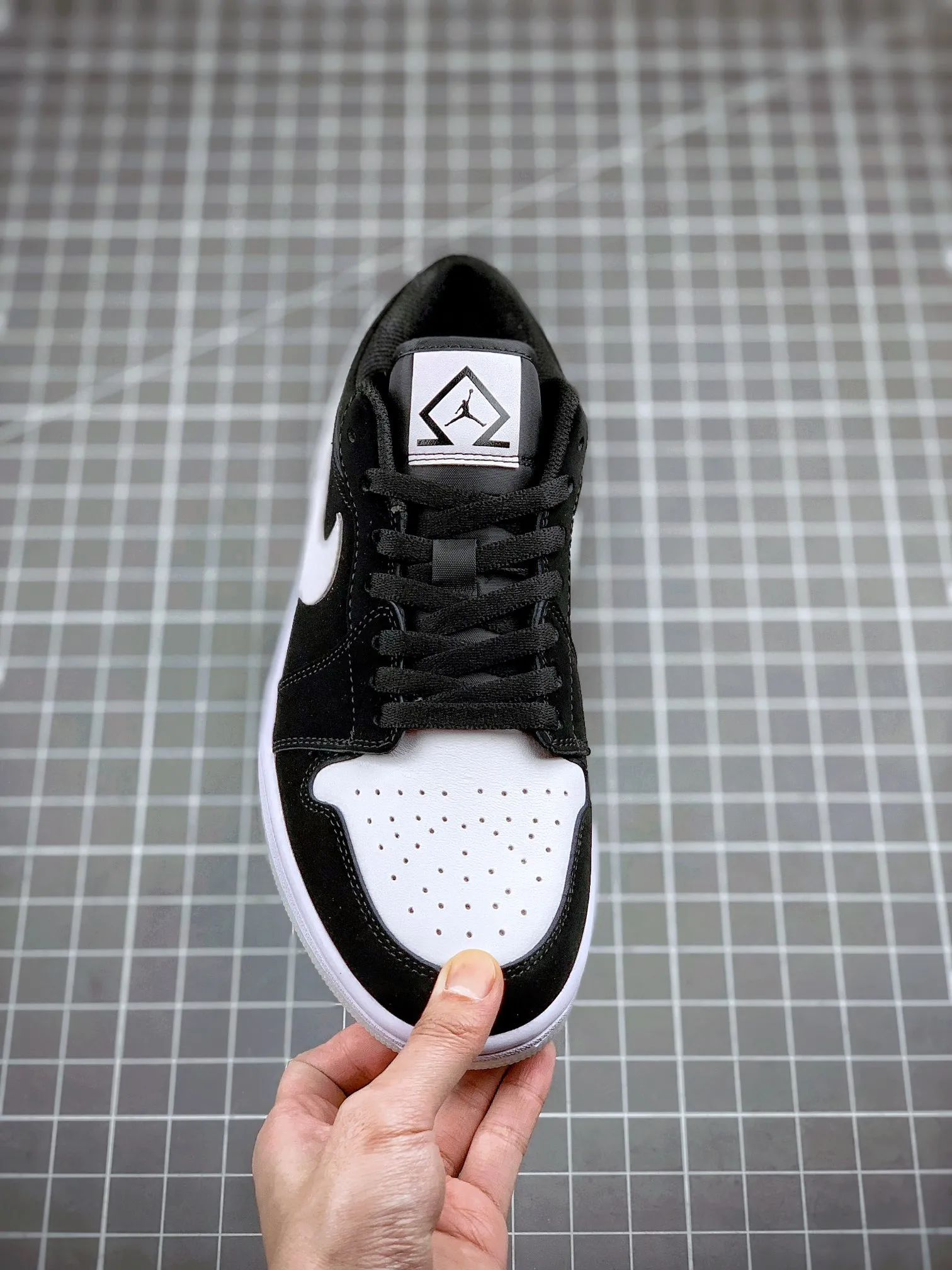 Fake Rep Replica Air Jordan 1 Low SE 'Diamond Shorts' - Black/White | YtaYta