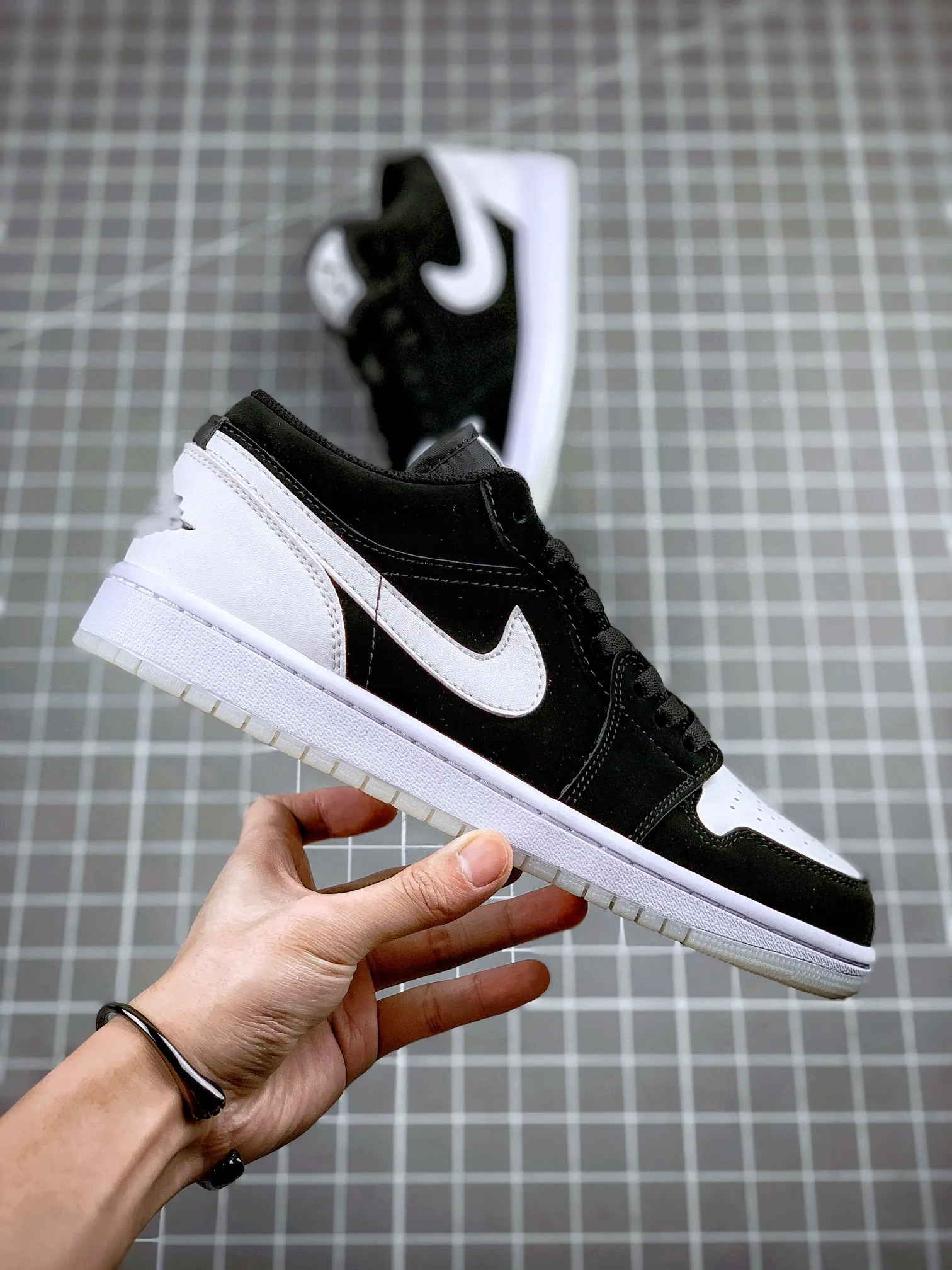 Fake Rep Replica Air Jordan 1 Low SE 'Diamond Shorts' - Black/White | YtaYta