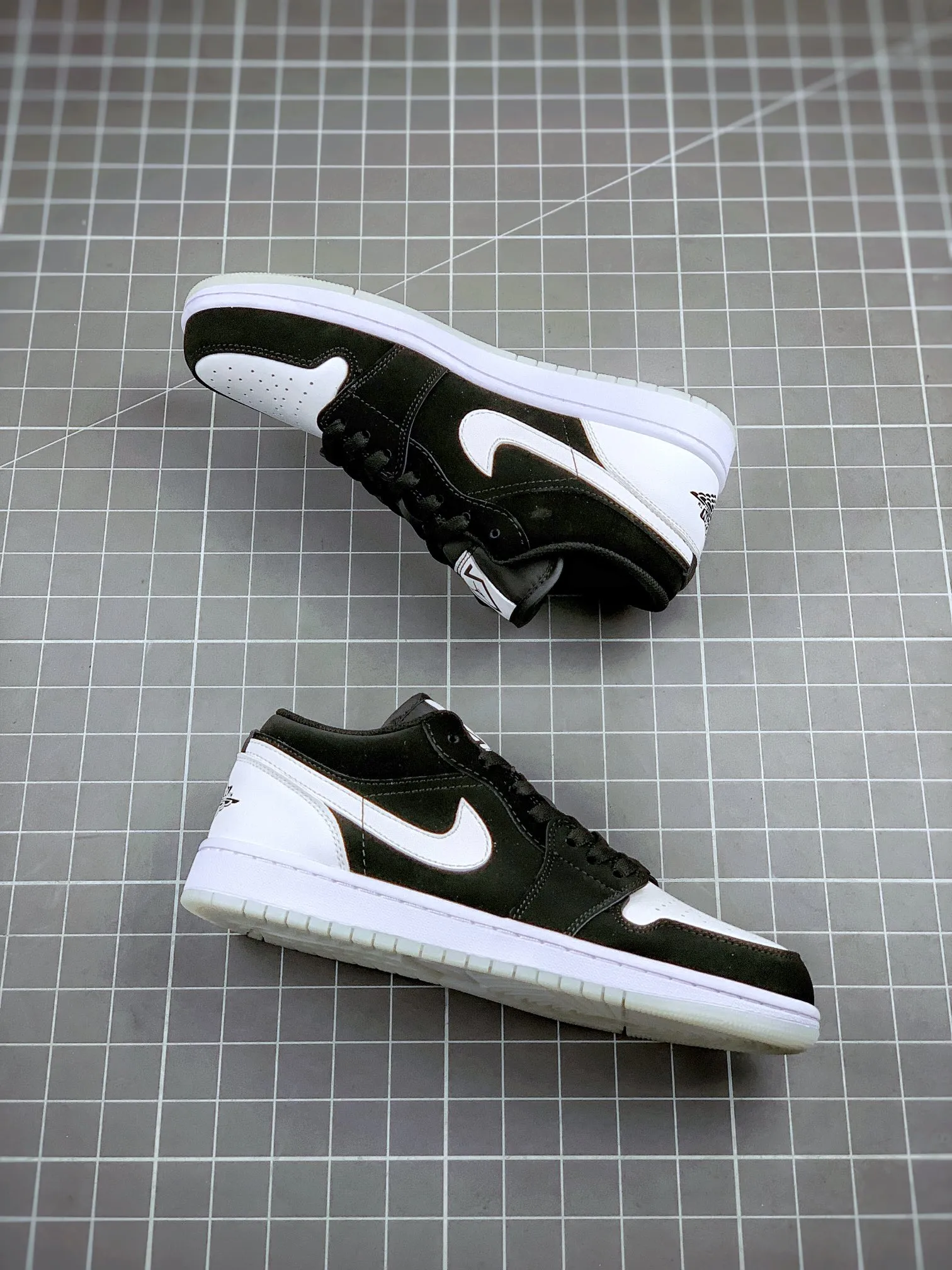 Fake Rep Replica Air Jordan 1 Low SE 'Diamond Shorts' - Black/White | YtaYta