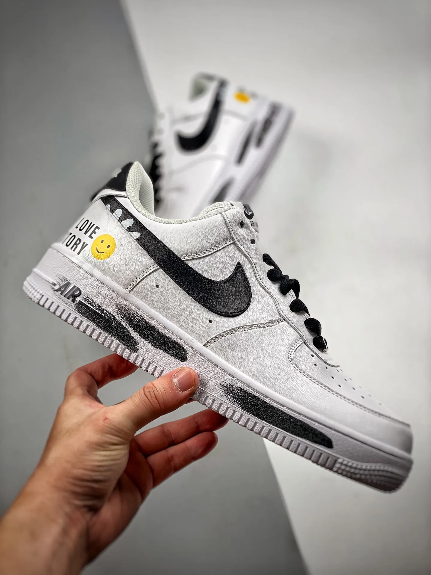 Exploring the Replica Market: G-Dragon x Nike Air Force 1 'Para-Noise' 2.0 Review | YtaYta