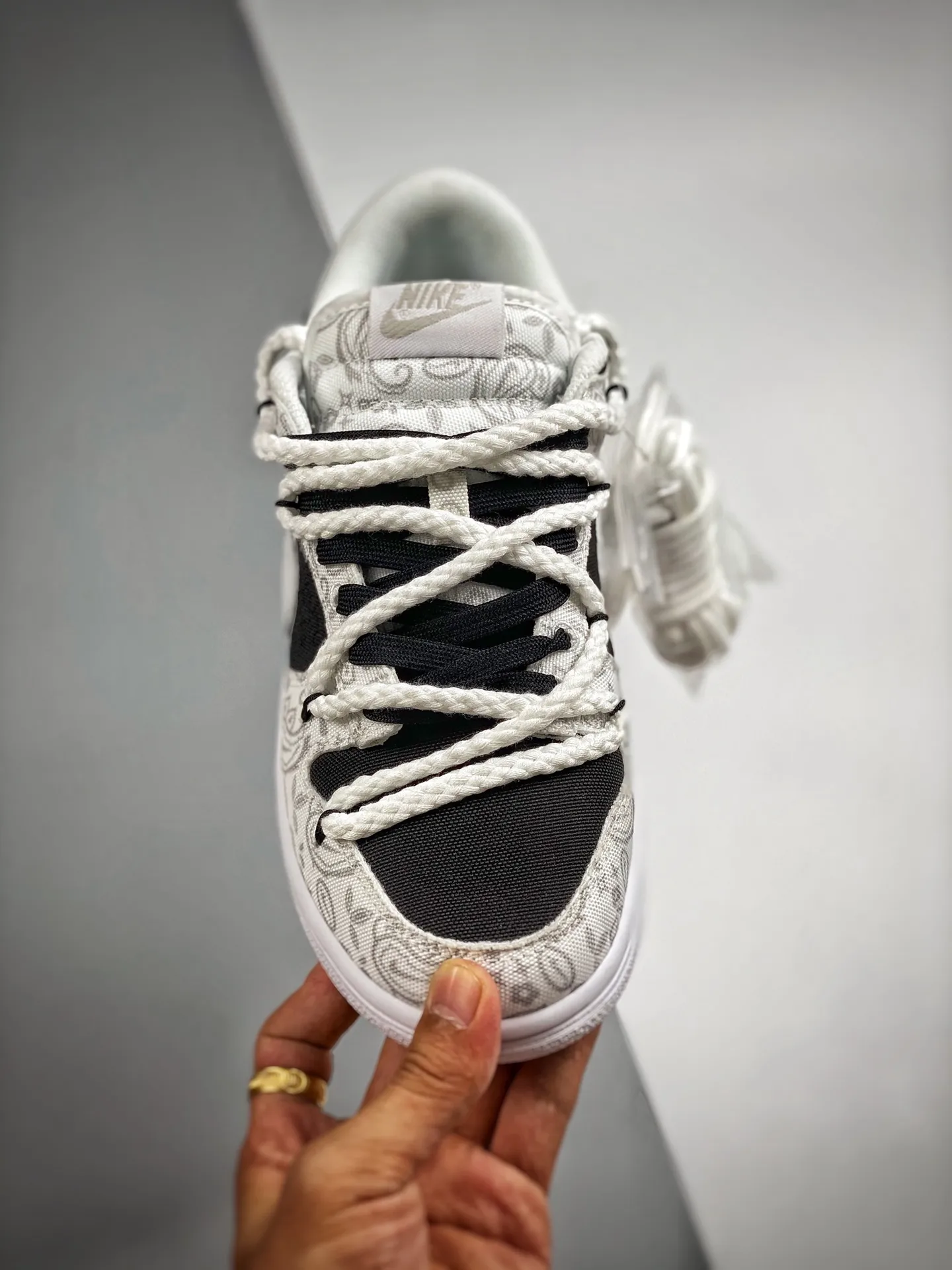 Exploring Replica Sneakers: Trends, Quality, and Buying Guide | YtaYta