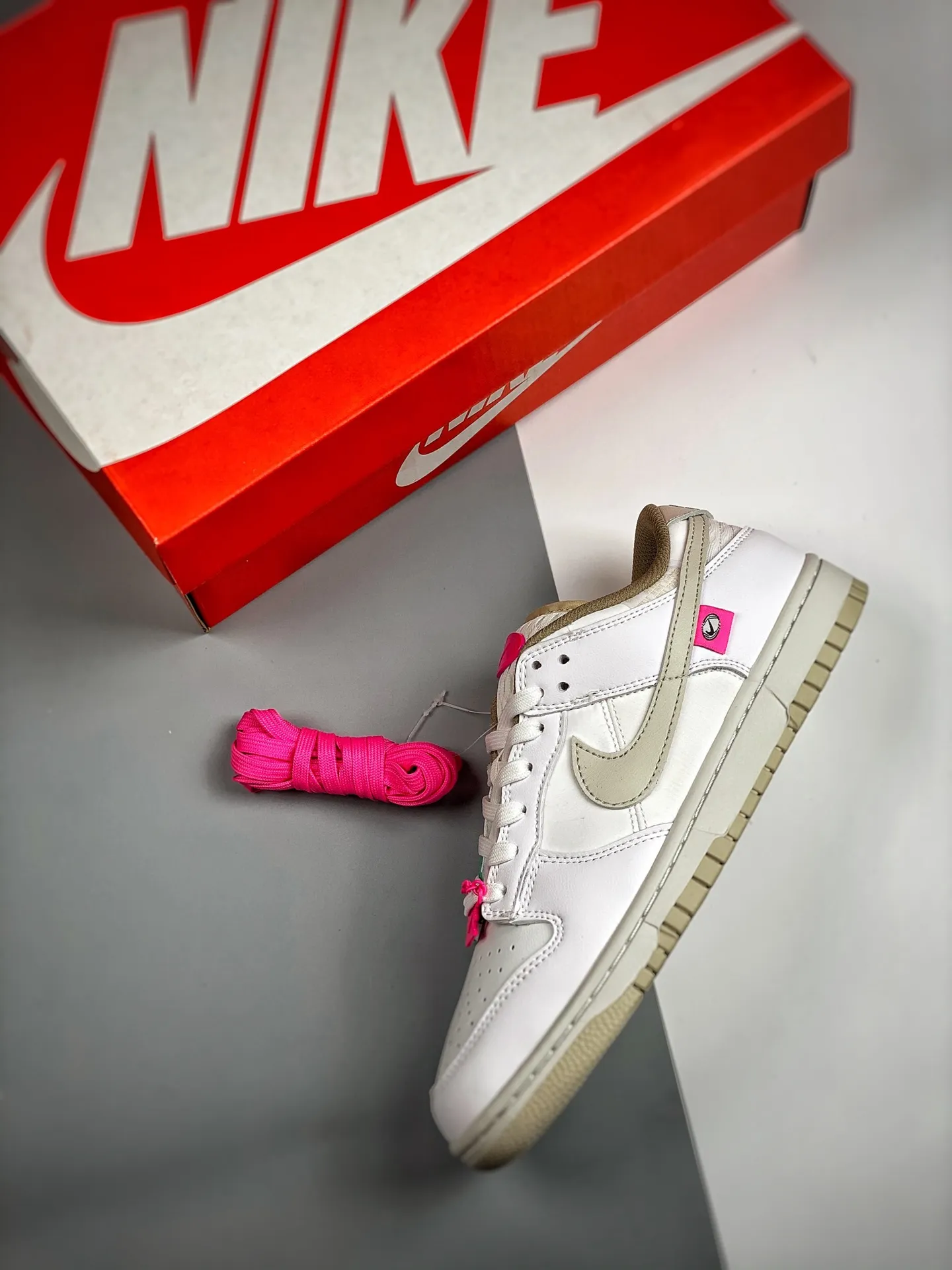 Authentic vs. Replica Nike Dunk Low 'Pink Bling' Sneakers: A Comprehensive Guide | YtaYta