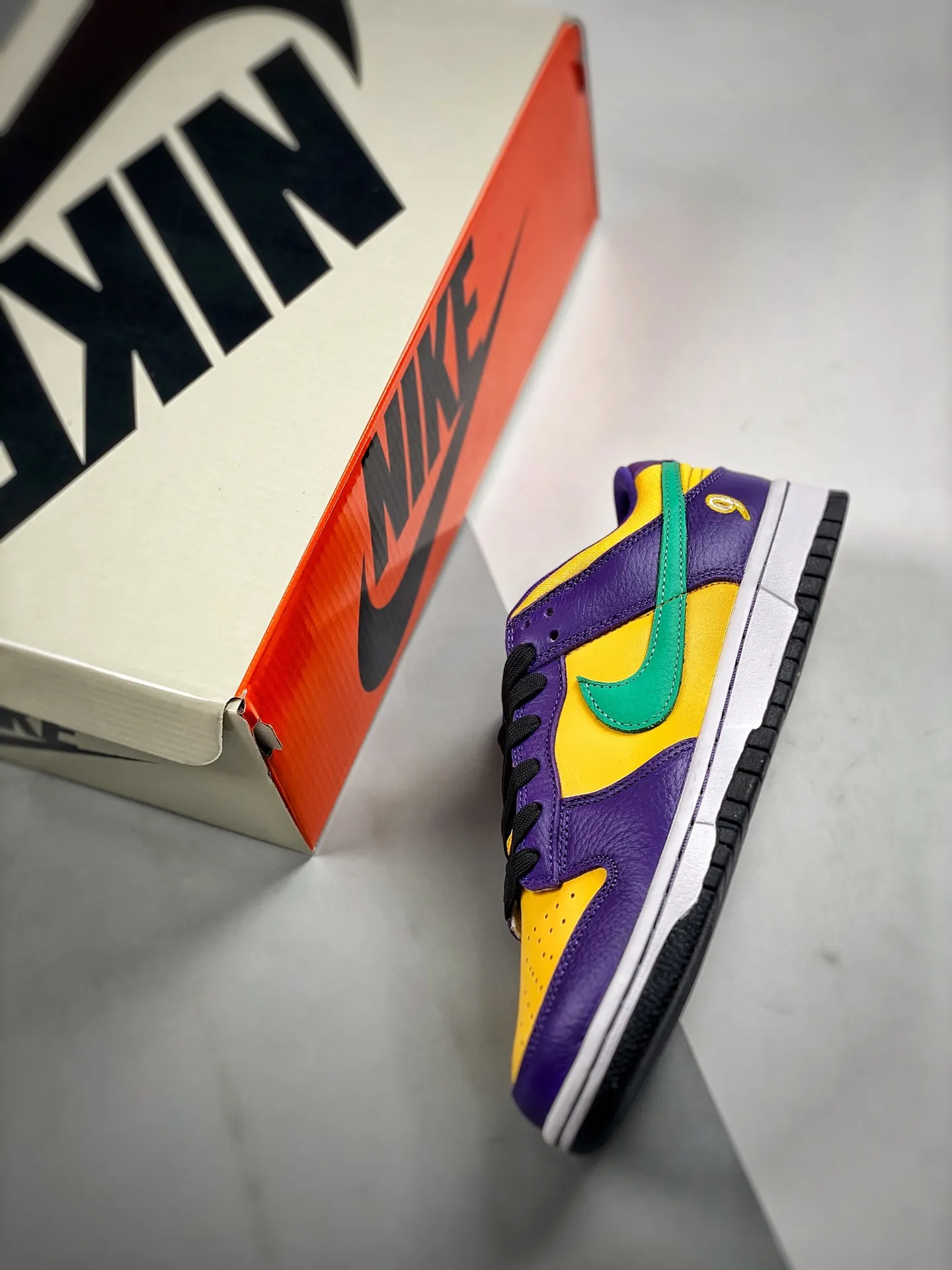 Authentic Review: Nike Dunk Low LX “Lisa Leslie” Purple Yellow Replica | YtaYta