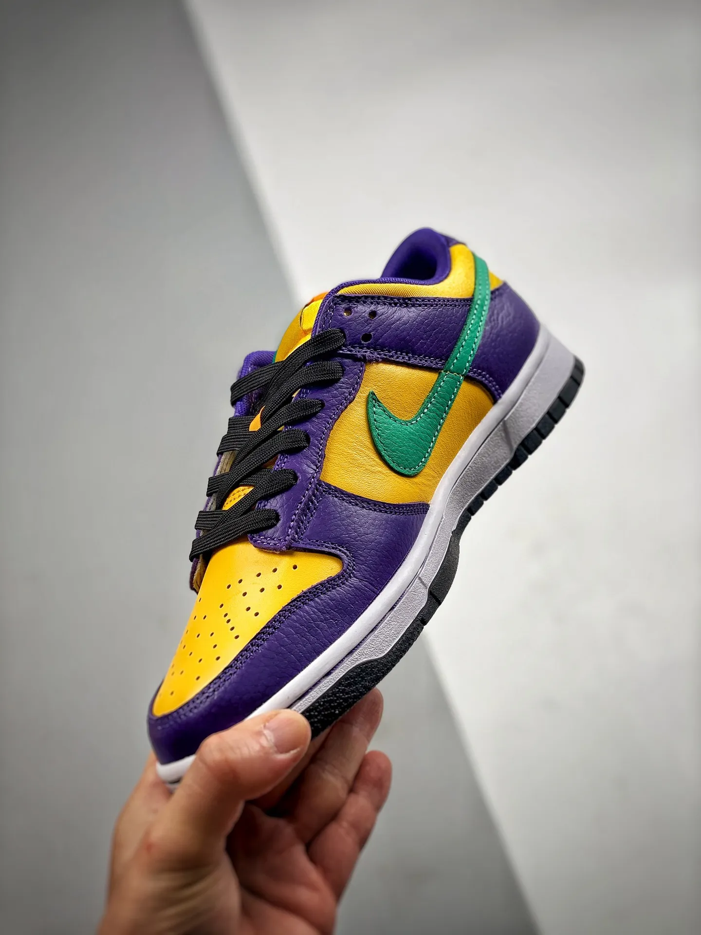 Authentic Review: Nike Dunk Low LX “Lisa Leslie” Purple Yellow Replica | YtaYta