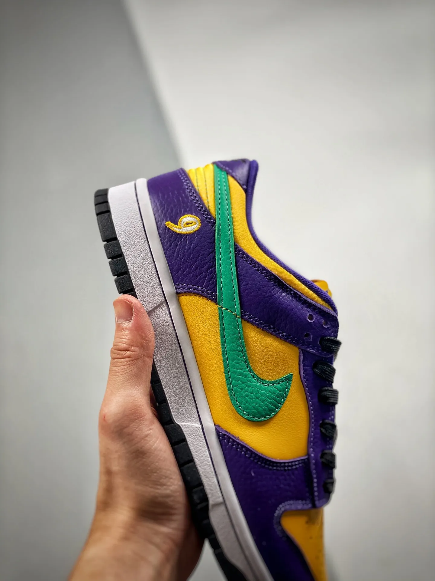 Authentic Review: Nike Dunk Low LX “Lisa Leslie” Purple Yellow Replica | YtaYta