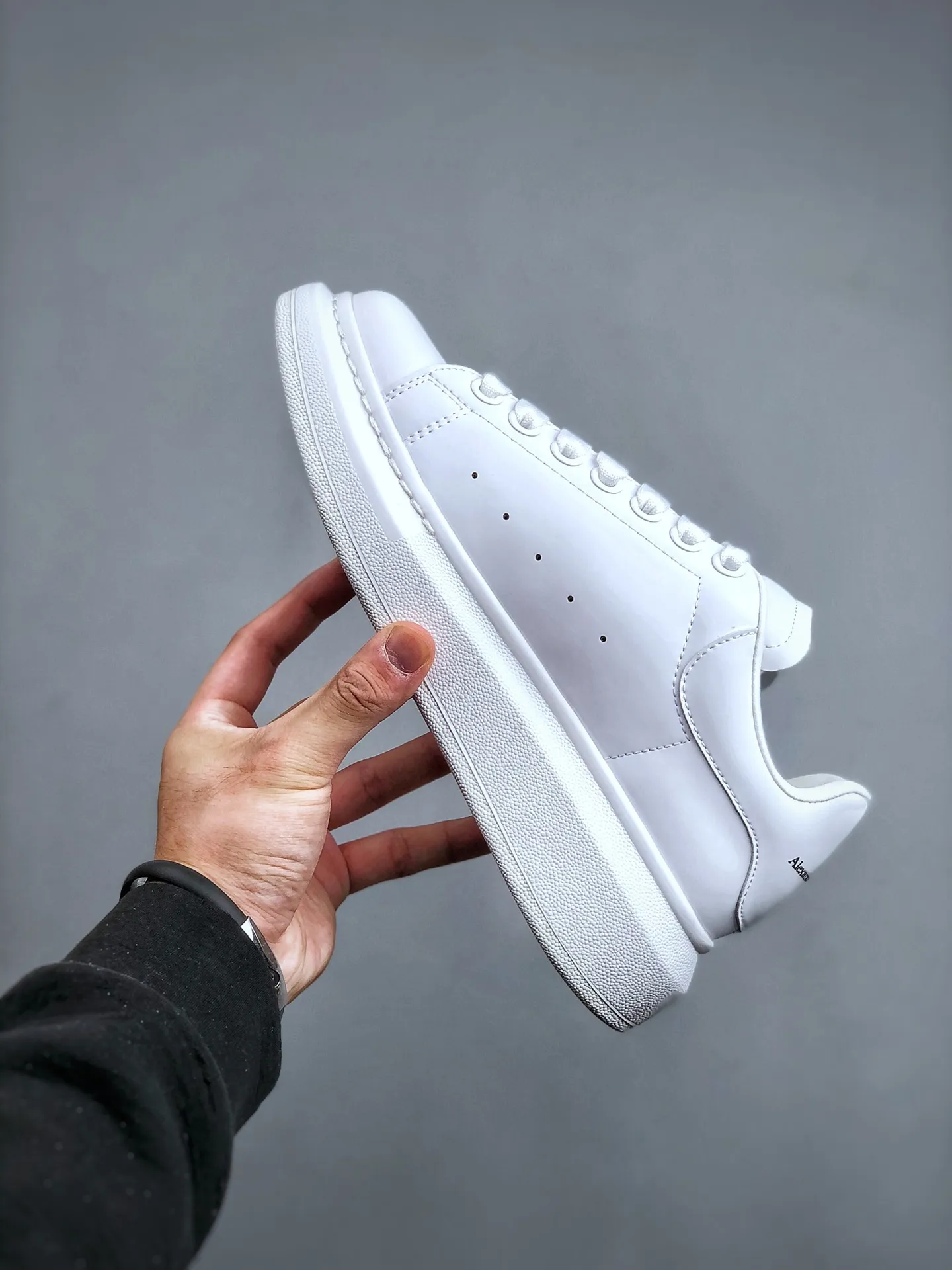 Fake Rep Replica Alexander McQueen Sneakers - Stylish White Casual Shoes for Spring and Summer | YtaYta