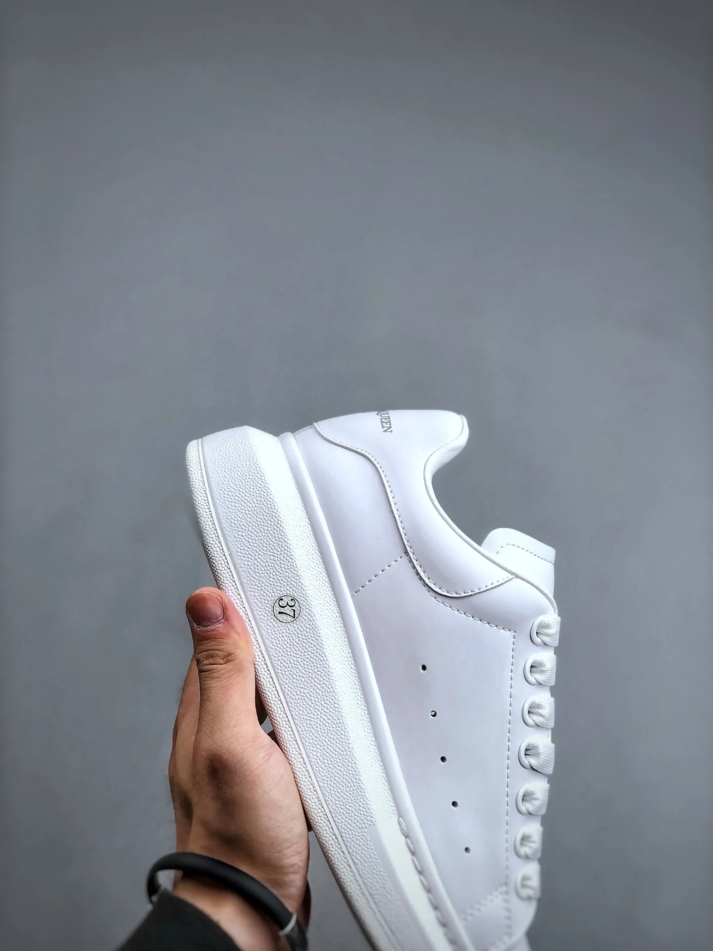 Fake Rep Replica Alexander McQueen Sneakers - Stylish White Casual Shoes for Spring and Summer | YtaYta