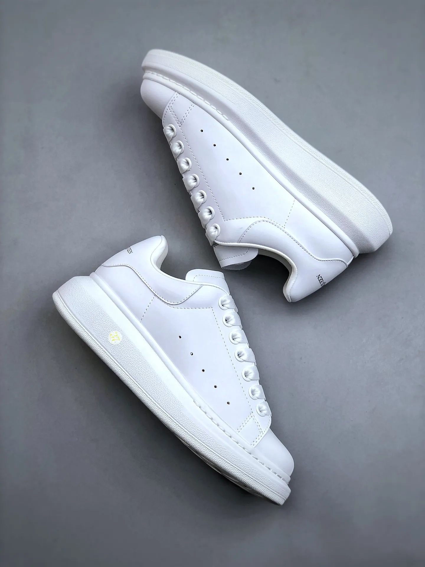 Fake Rep Replica Alexander McQueen Sneakers - Stylish White Casual Shoes for Spring and Summer | YtaYta