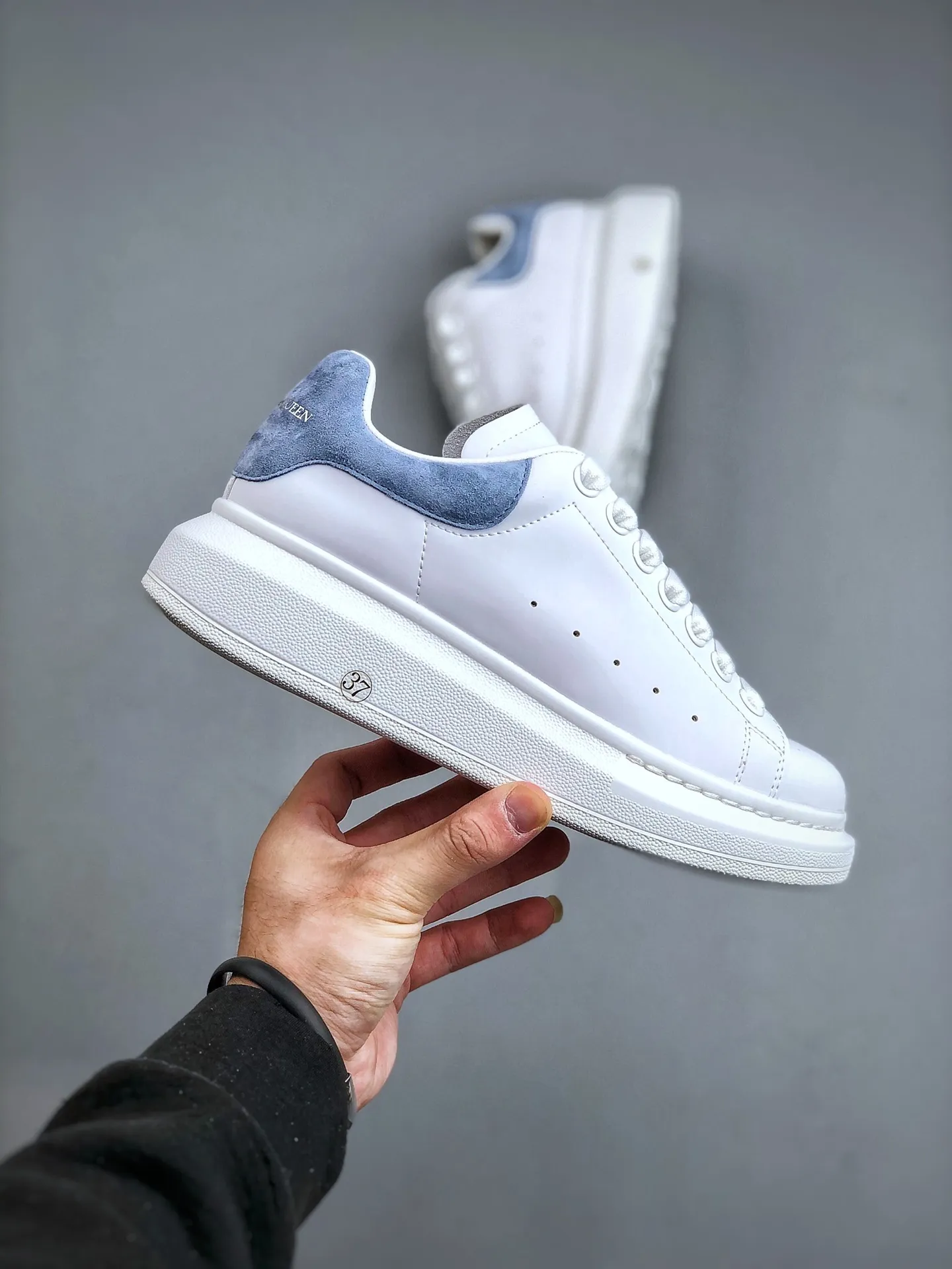 Replica Alexander McQueen Larry Sneakers - White: A Detailed Review | YtaYta