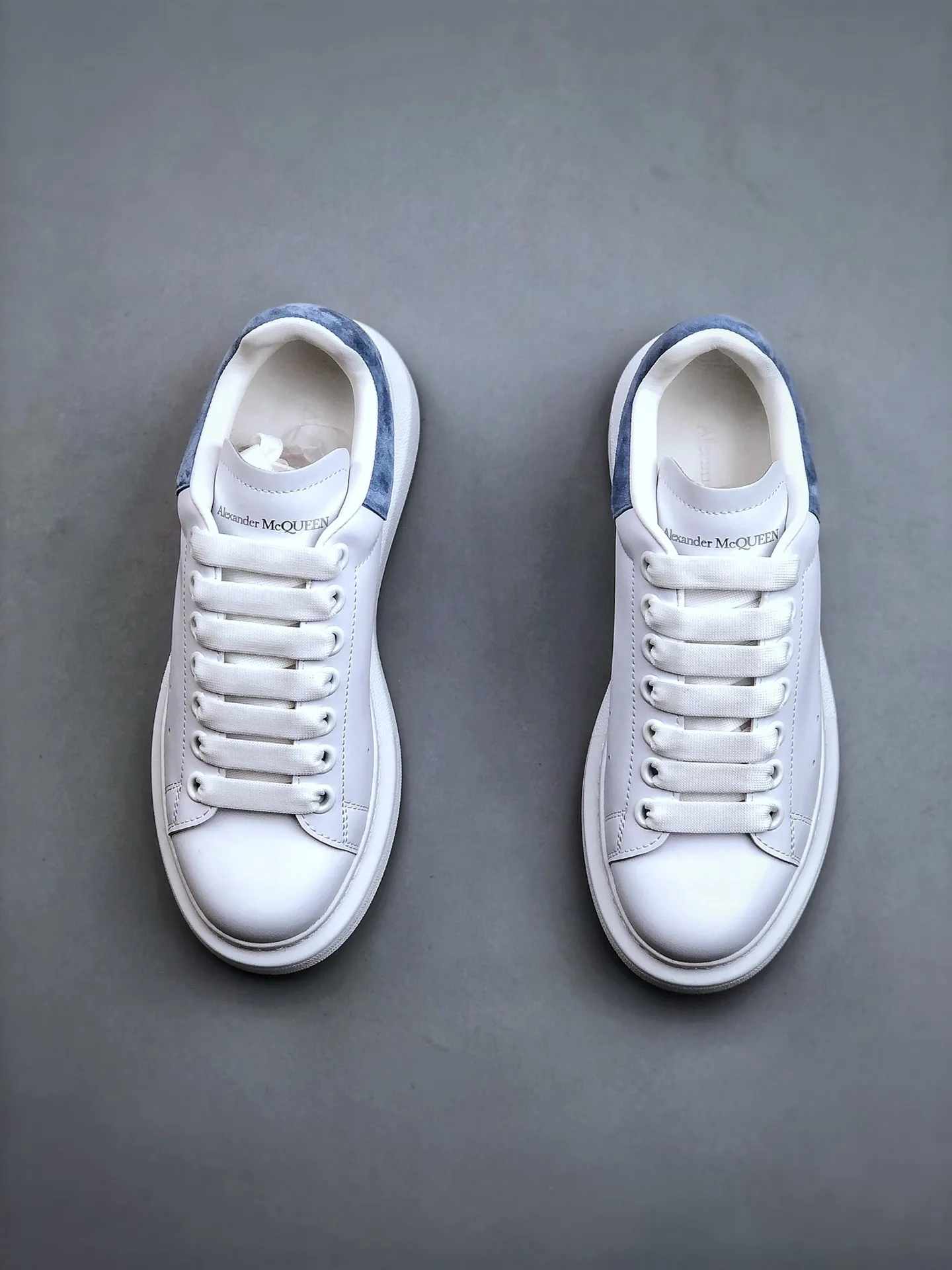 Replica Alexander McQueen Larry Sneakers - White: A Detailed Review | YtaYta