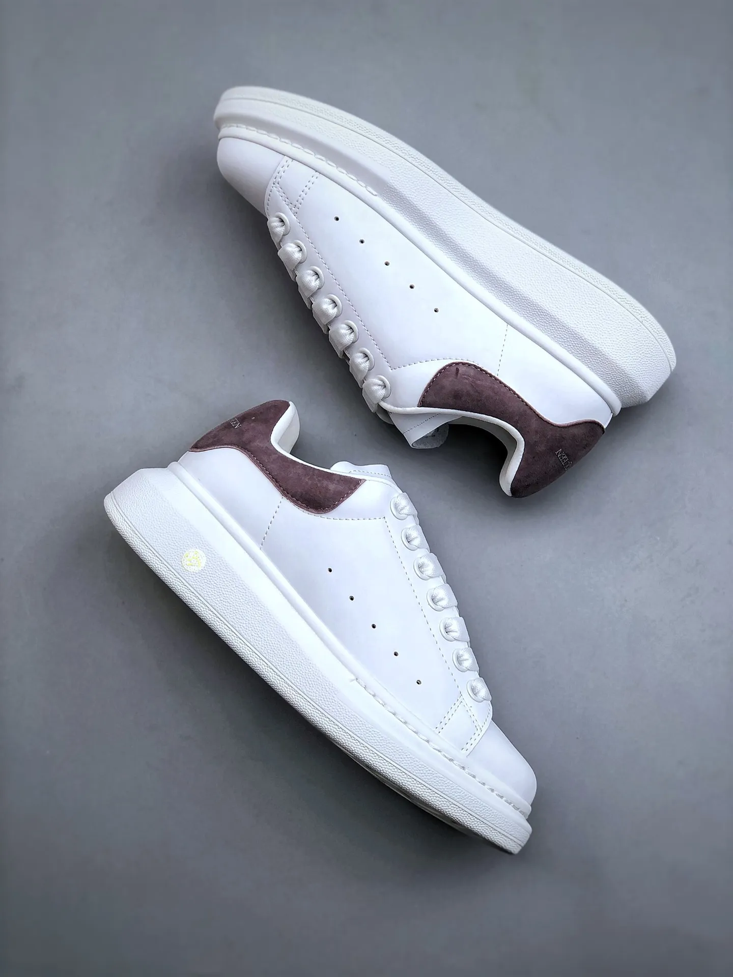 Replica Alexander McQueen White & Gunmetal Leather Exaggerated Sole Sneakers | YtaYta