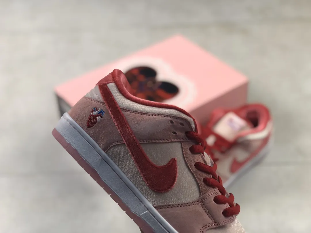 Strangelove x Nike SB Dunk Low Pink Replica - A Comprehensive Review | YtaYta