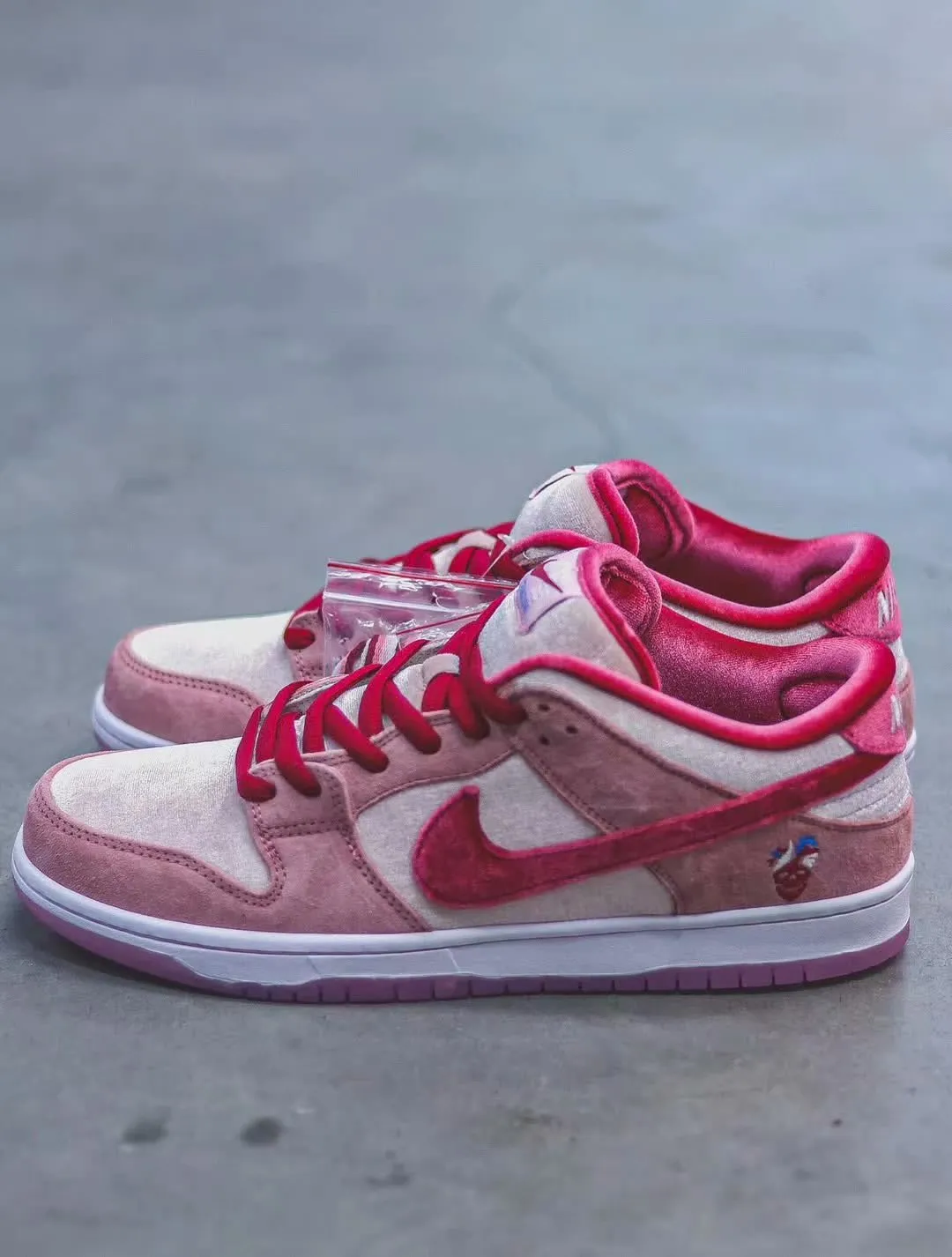 StrangeLove x Nike SB Dunk Low Pink Velvet Replica Review | YtaYta