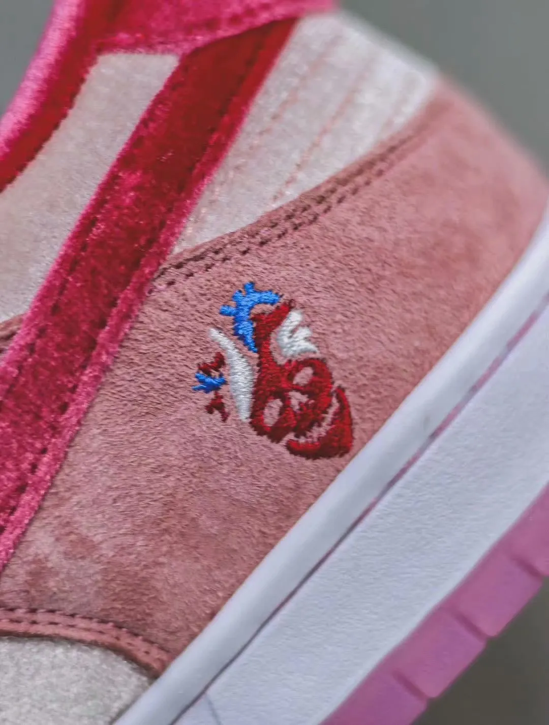 StrangeLove x Nike SB Dunk Low Pink Velvet Replica Review | YtaYta