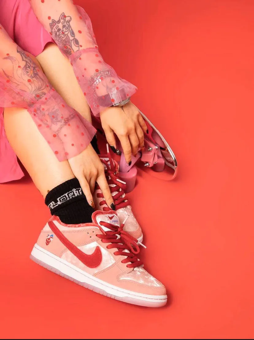 StrangeLove Nike SB Dunk Low Replica: Pink/Red Valentine’s Day Special | YtaYta