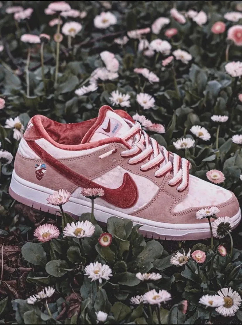 StrangeLove Nike SB Dunk Low Replica: Pink/Red Valentine’s Day Special | YtaYta