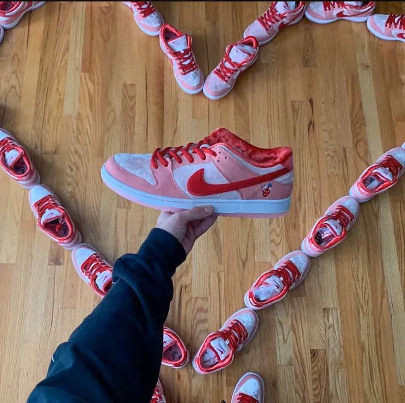 StrangeLove Nike SB Dunk Low Replica: Pink/Red Valentine’s Day Special | YtaYta