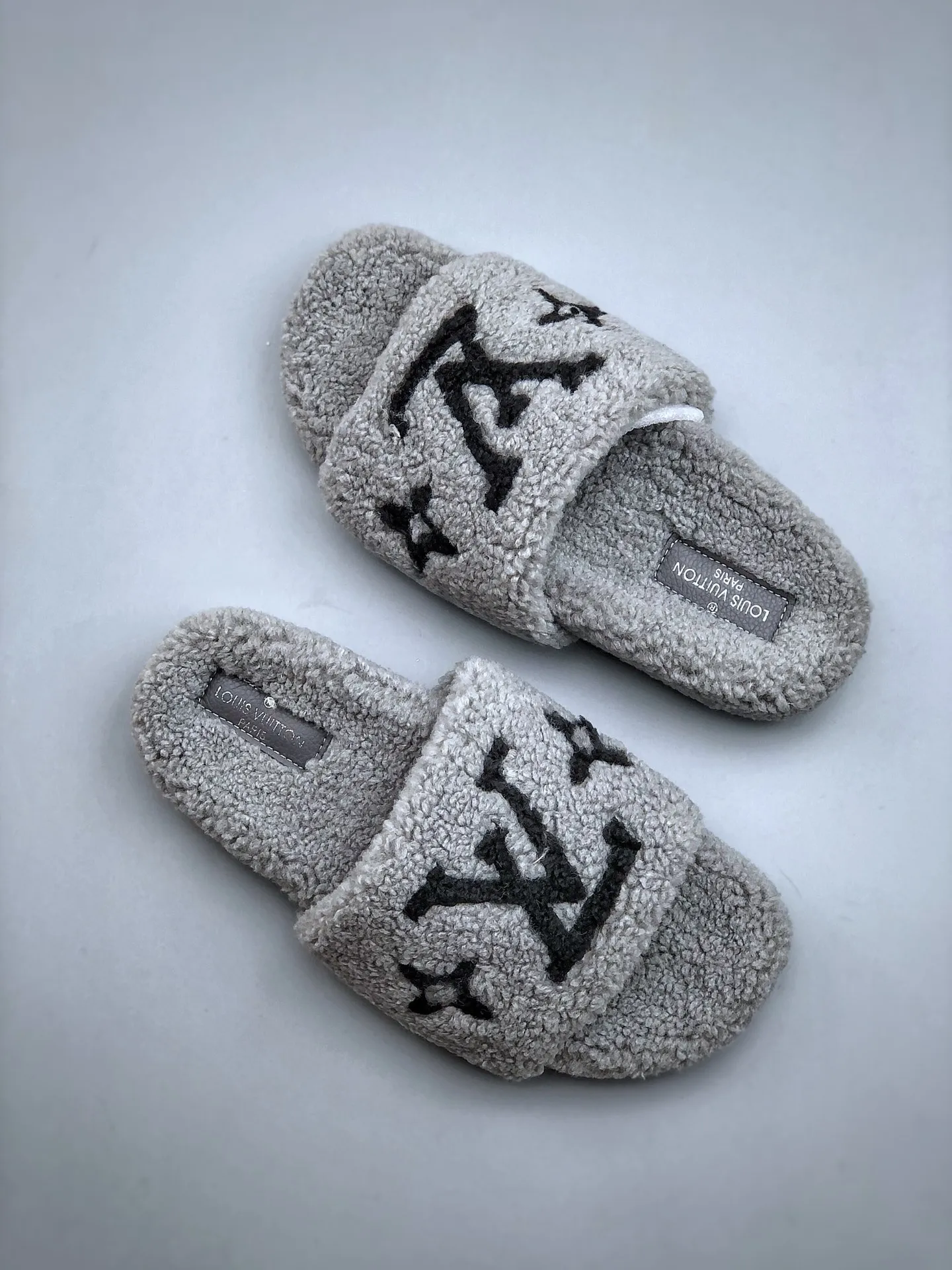 Comprehensive Guide to Replica Louis Vuitton and Luxury Plush Slippers | YtaYta