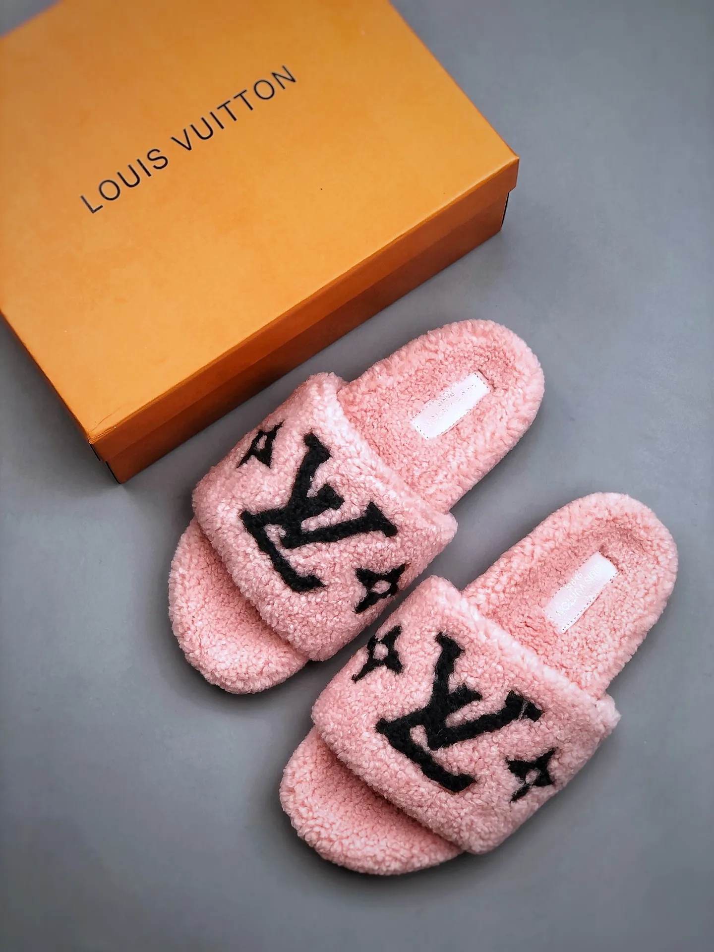 Replica Louis Vuitton Shearling Paseo Flat Comfort Sandal 40 Rose Clair - Ultimate Pink Fuzzy Comfy Slippers Review | YtaYta