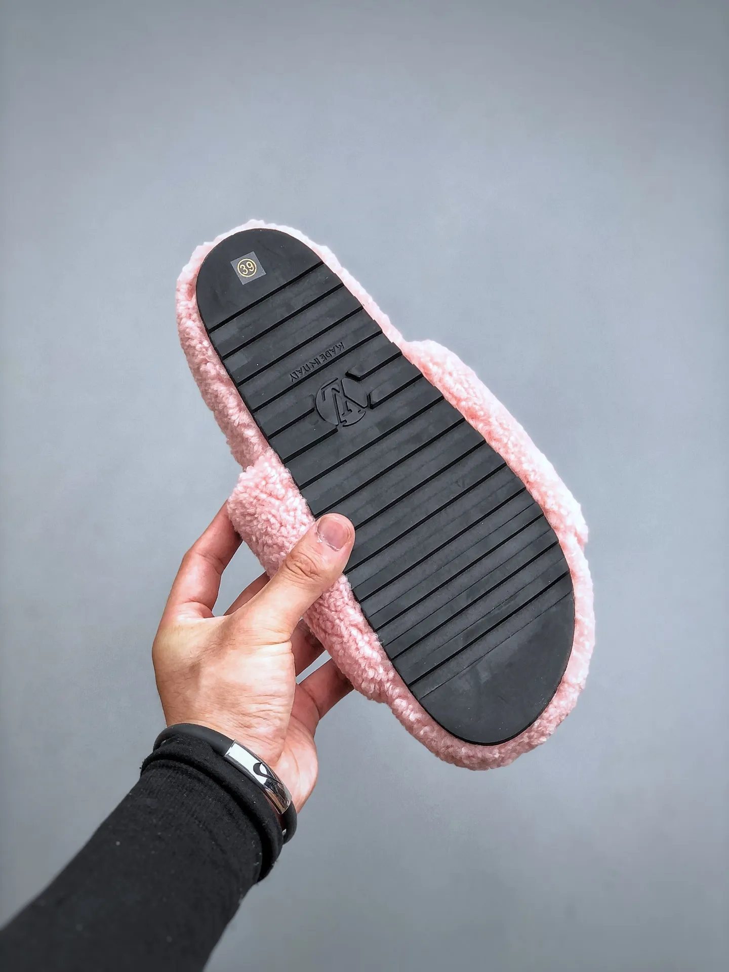 Replica Louis Vuitton Shearling Paseo Flat Comfort Sandal 40 Rose Clair - Ultimate Pink Fuzzy Comfy Slippers Review | YtaYta