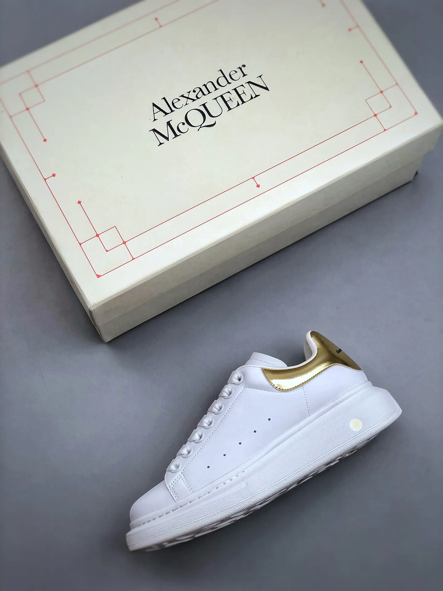 Alexander McQueen Replica Sneakers: A Comprehensive Guide to White and Gold Knockoffs | YtaYta